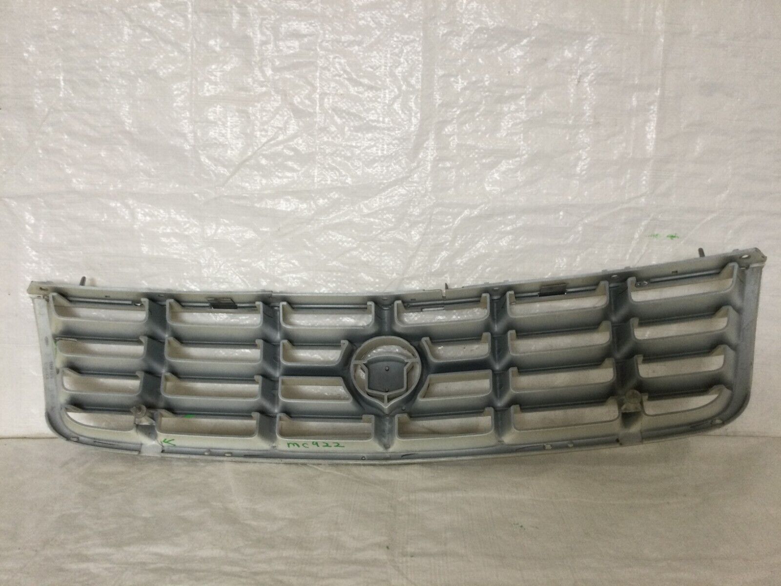 2004 Cadillac Seville Grille with Emblem 25653113