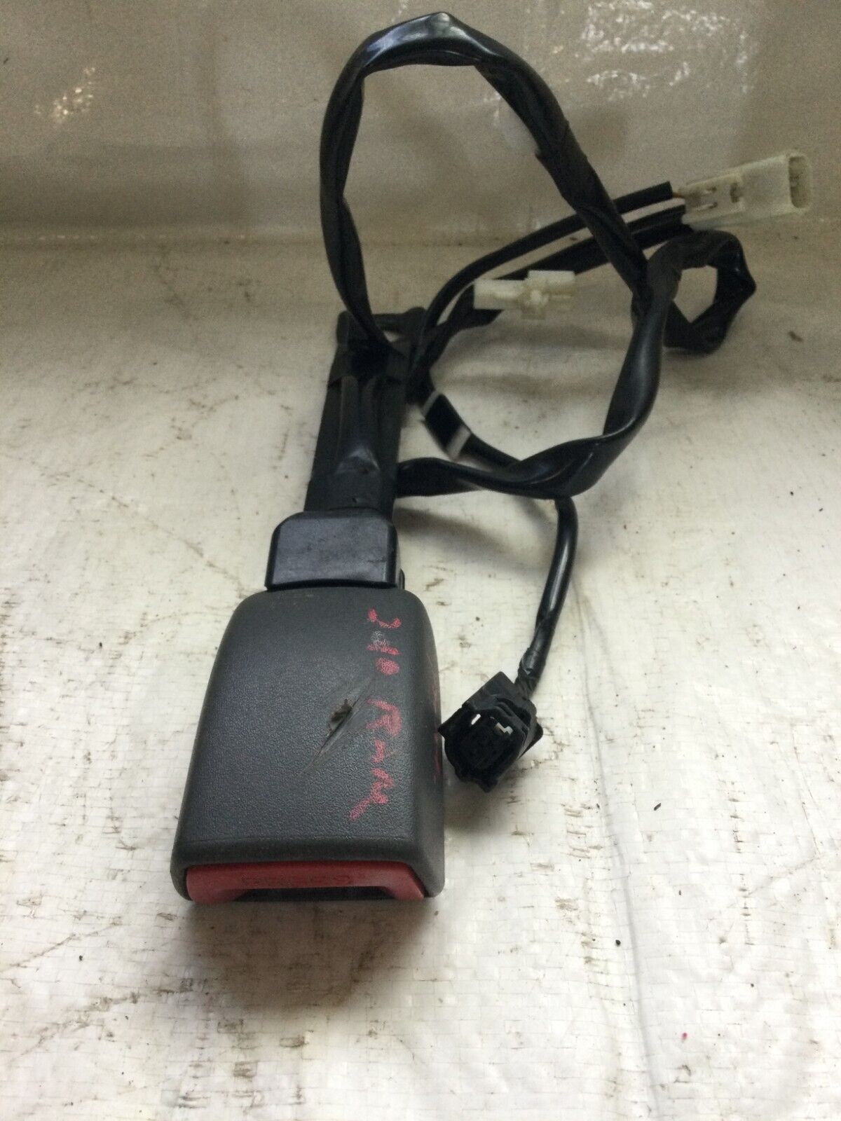 2005 Infiniti G35 Front Left Driver Seat Belt Buckle OEM