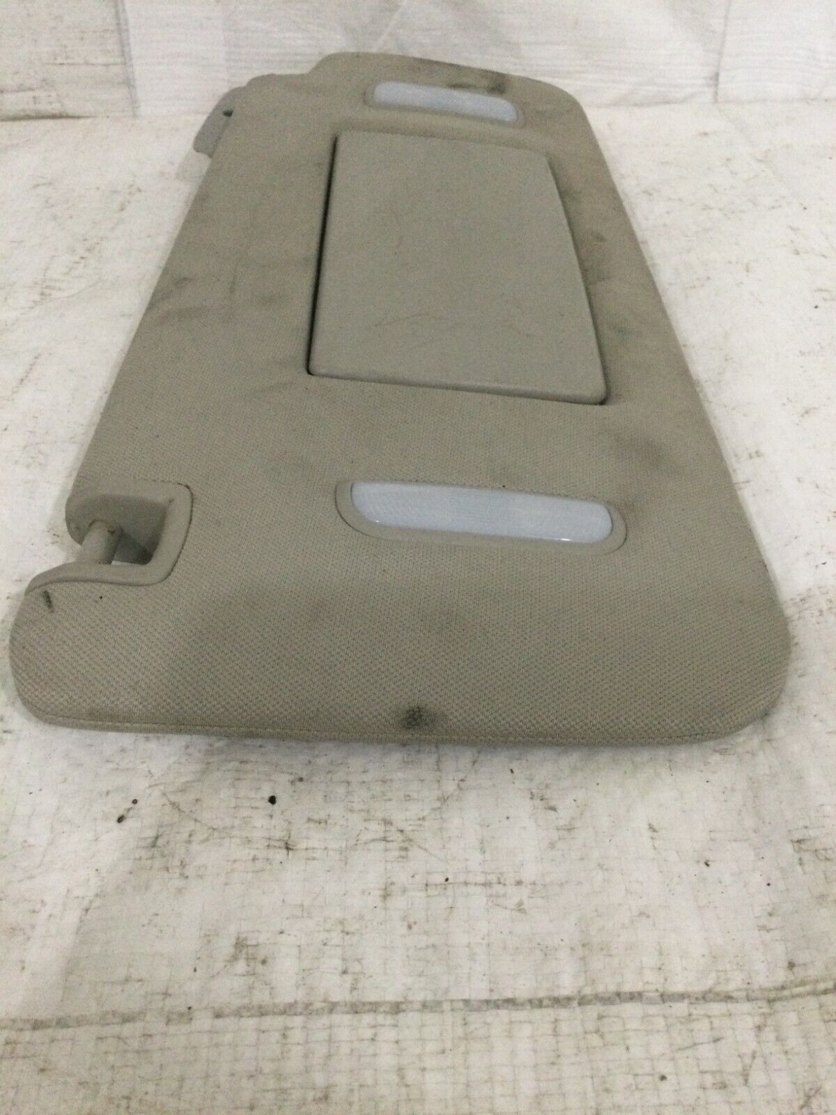 2007 GMC Yukon Illuminated Sun Visor Right Passenger Side OEM RH