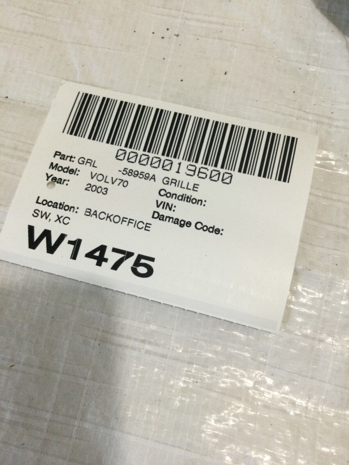 2001-2007 Volvo SW XC70 Front Bumper Upper Center Grille 9190986 9190985 OEM