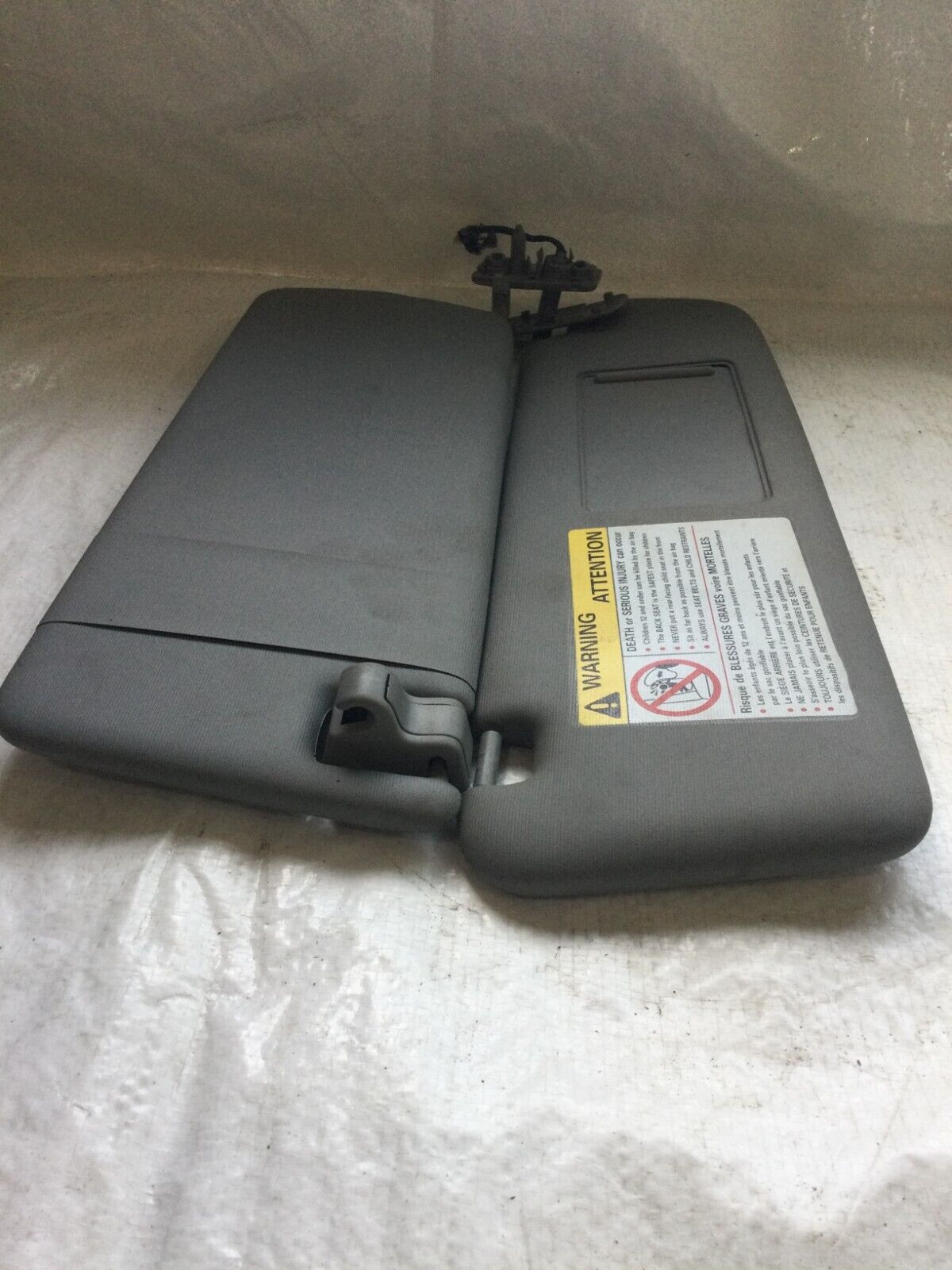 2004-2007 Volkswagen Touareg Right Passenger Side Sun Visor OEM RH