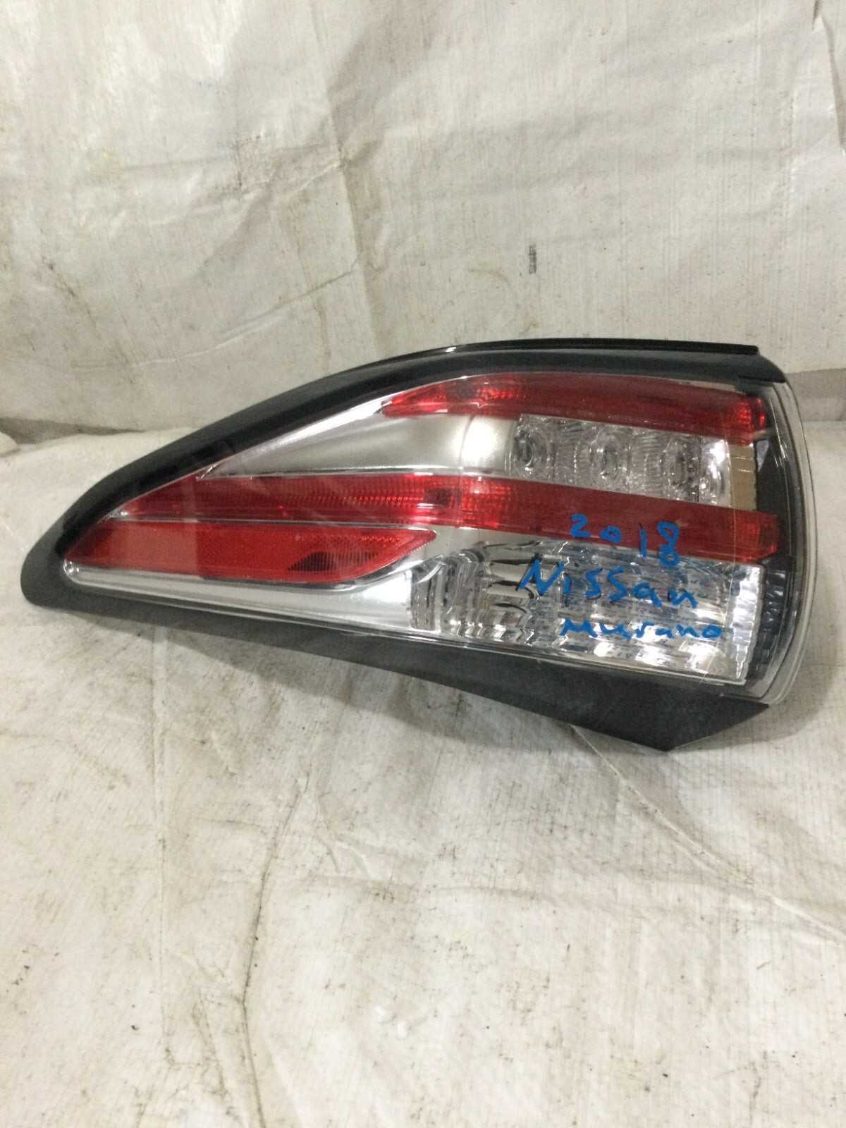 2018 Nissan Murano Rear Right Tail Light Assembly OEM ( DAMAGED)
