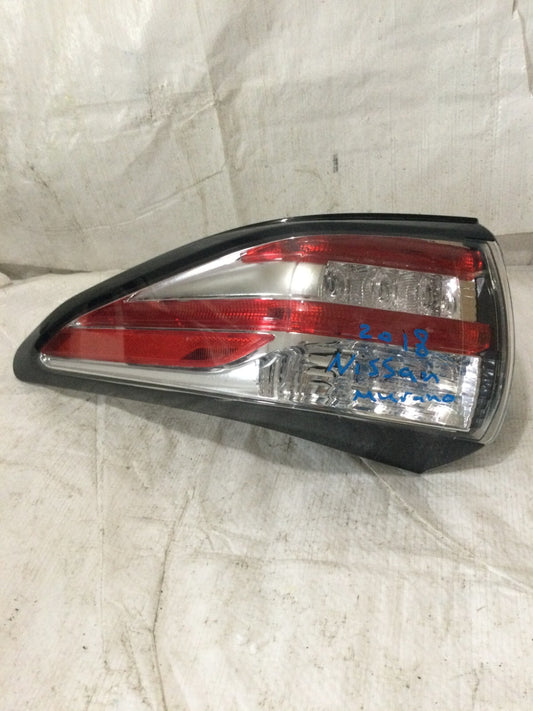 2018 Nissan Murano Rear Right Tail Light Assembly OEM ( DAMAGED)
