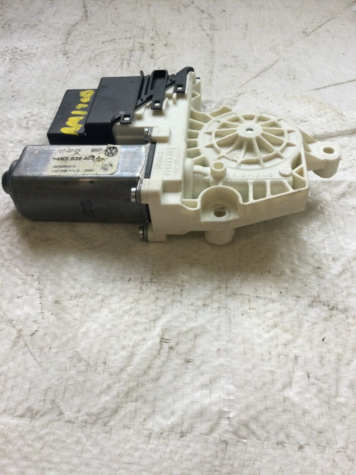 2006 Volkswagen Jetta Rear Right Power Window Motor OEM 1K5839402A