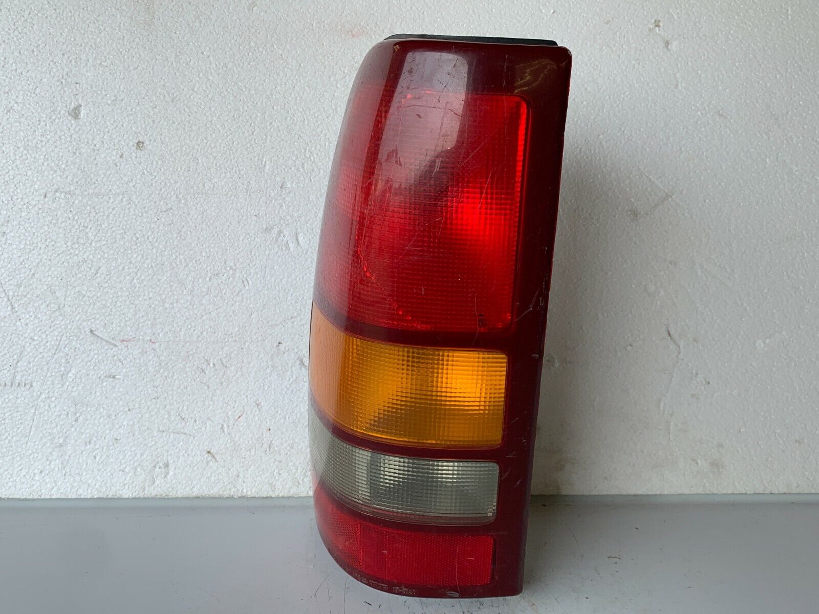 1999-2002 GMC Sierra 1500 Tail Light Lamp Rear Left 