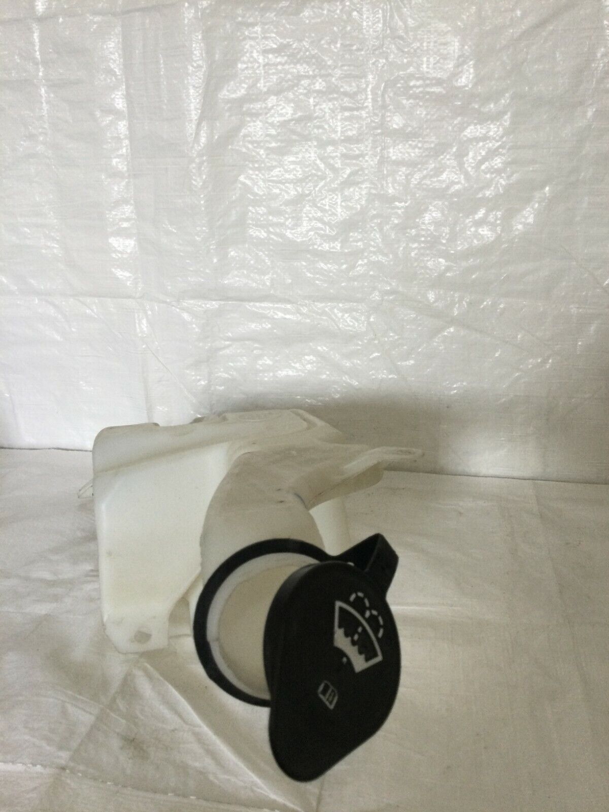 2007 GMC Yukon Windshield Washer Fluid Reservoir Bottle OEM 6.0L