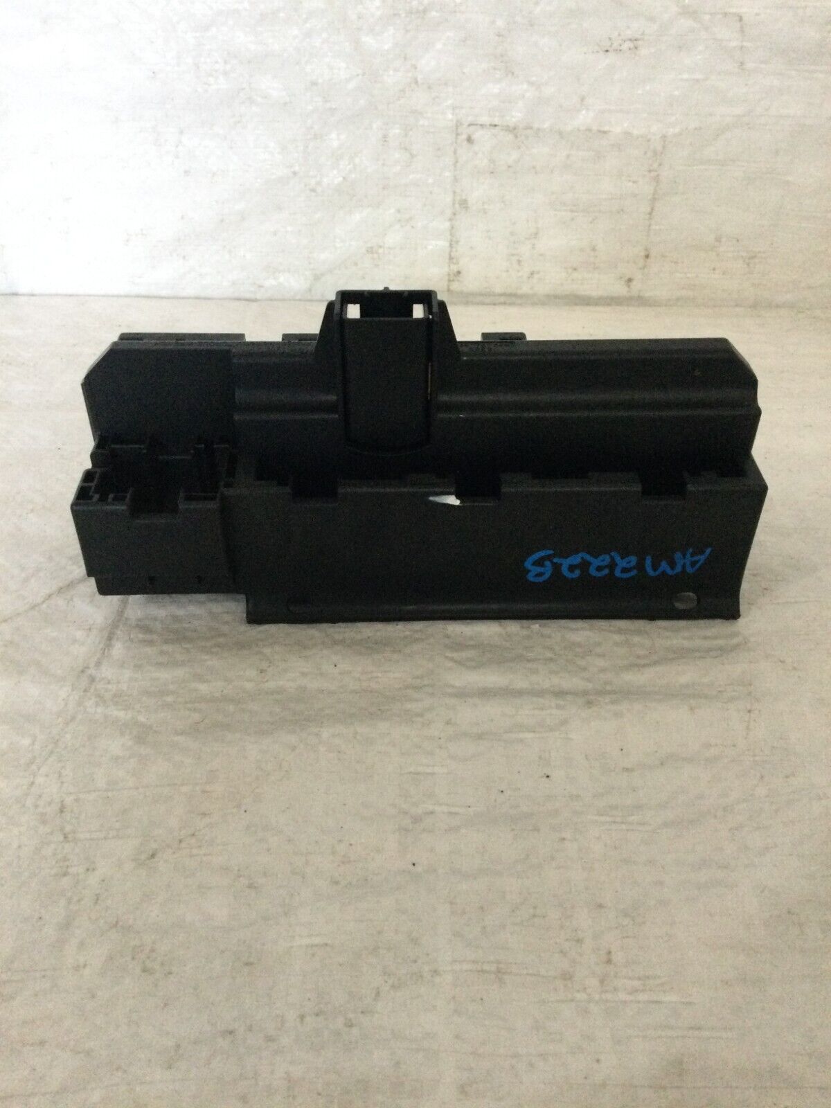 2004 BMW 745i E65/E66 Cabin Fuse Box OEM