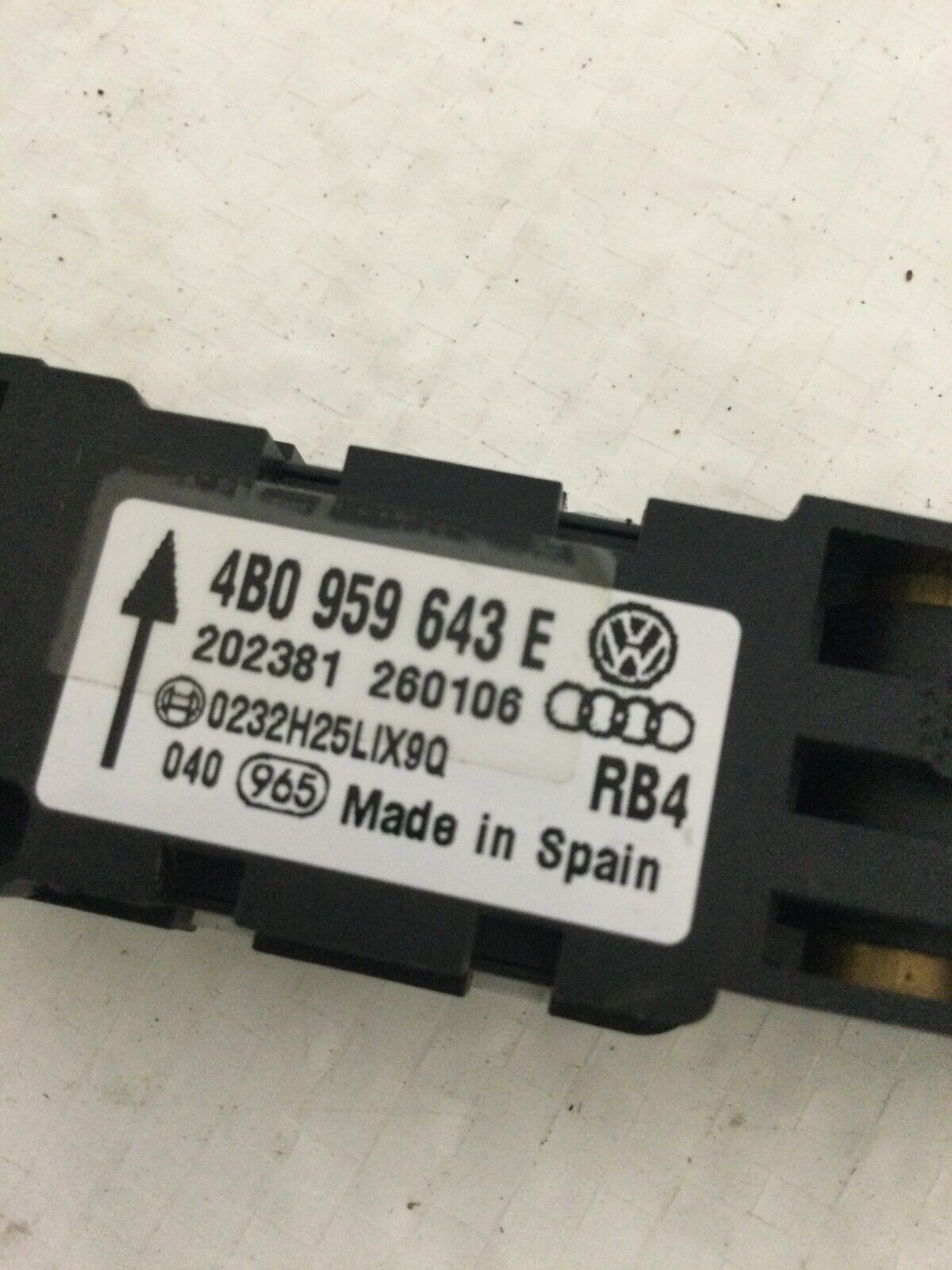 2007 Volkswagen  Touareg Crash Impact Sensor 4B0959643E OEM