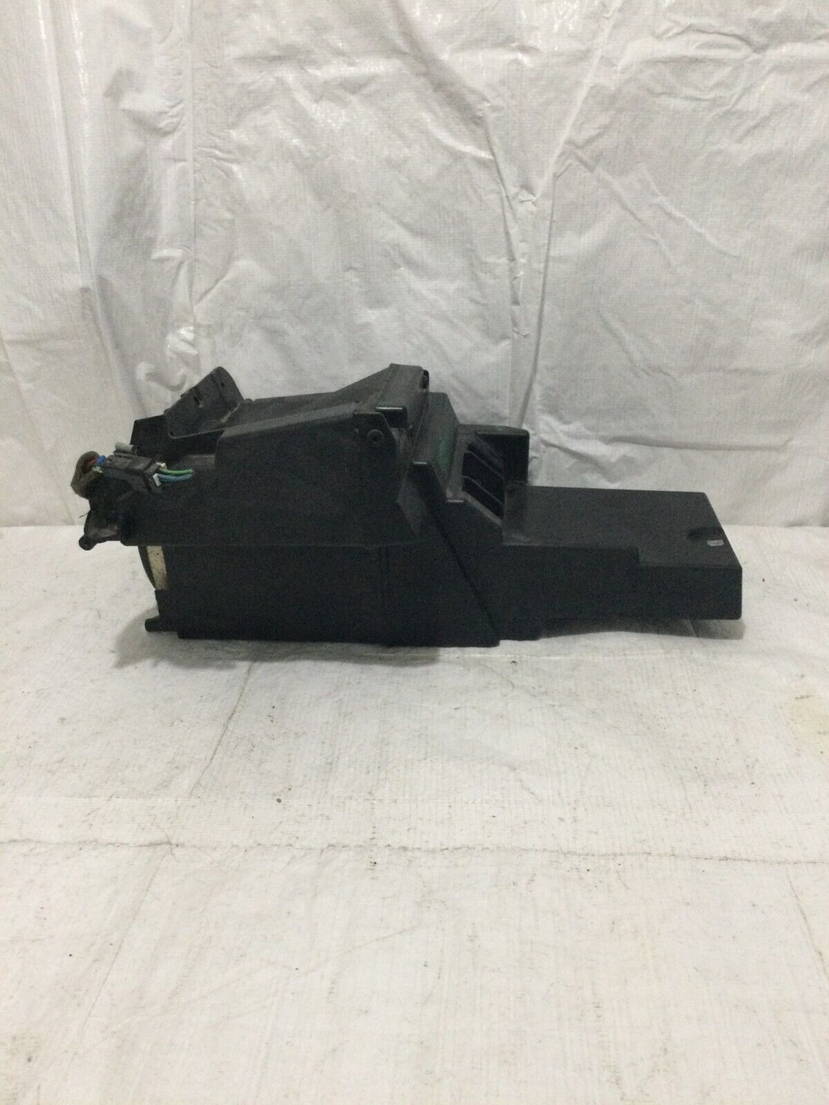 2003 Cadillac Escalade EXT Center Console Subwoofer Speaker & Box Bose 15061879