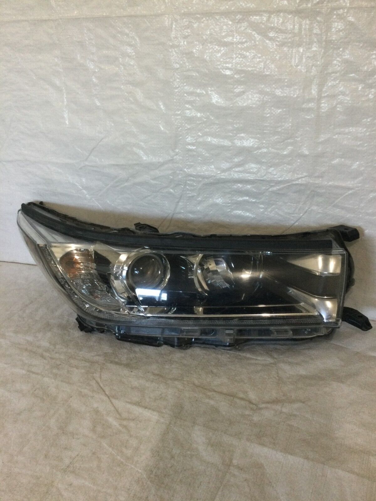 2017-2019 Toytota Highlander Headlight Right Passenger Side OEM RH