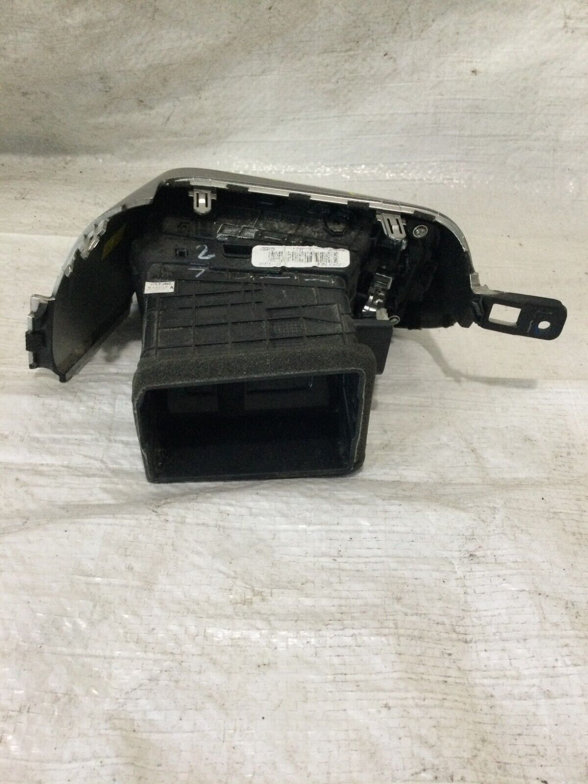 2016-2018 Kia Sorento A/C Air Vent Outlet RH Passenger Side 97490-C6000