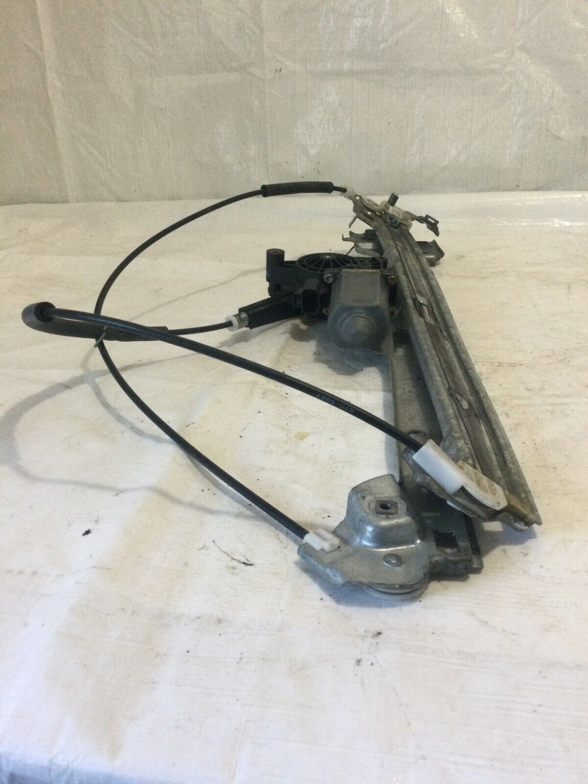 2002 GMC Yukon XL2500 Front Left Door Window Regulator OEM