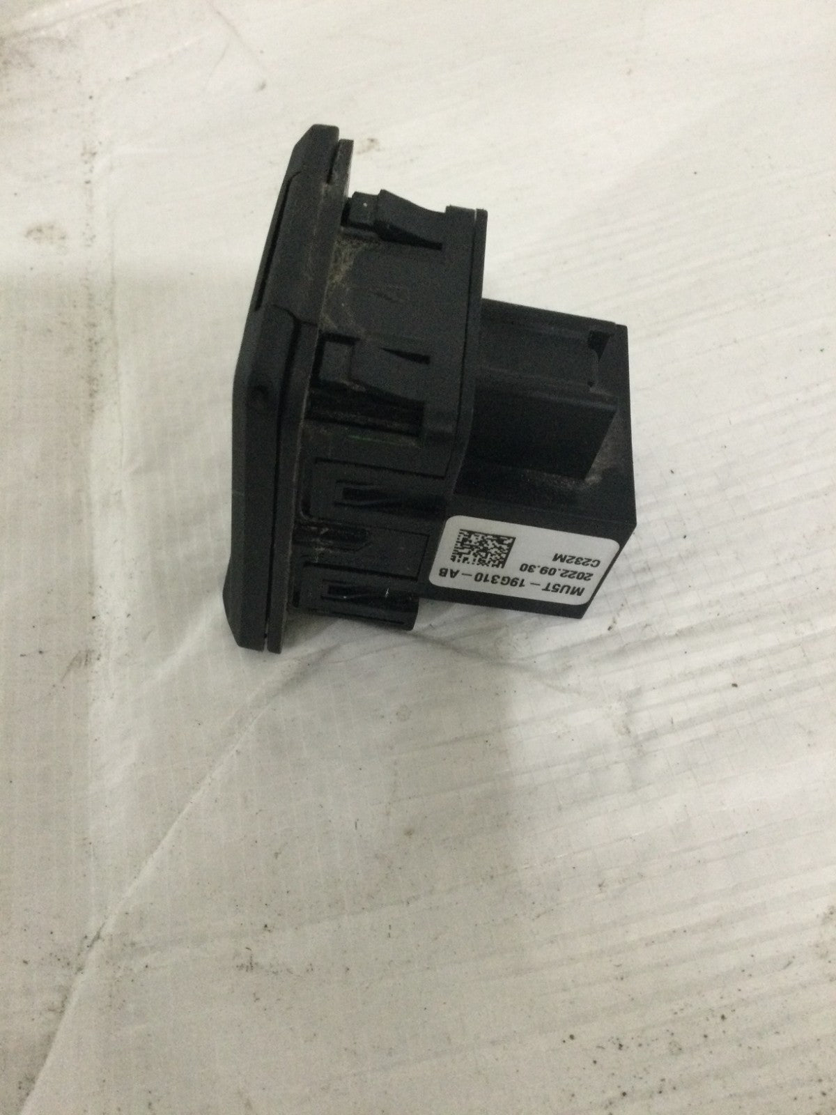 2023 Ford F-150 5.0L AC 120V 400W Cover Outlet OEM MU5T-19G310-AB