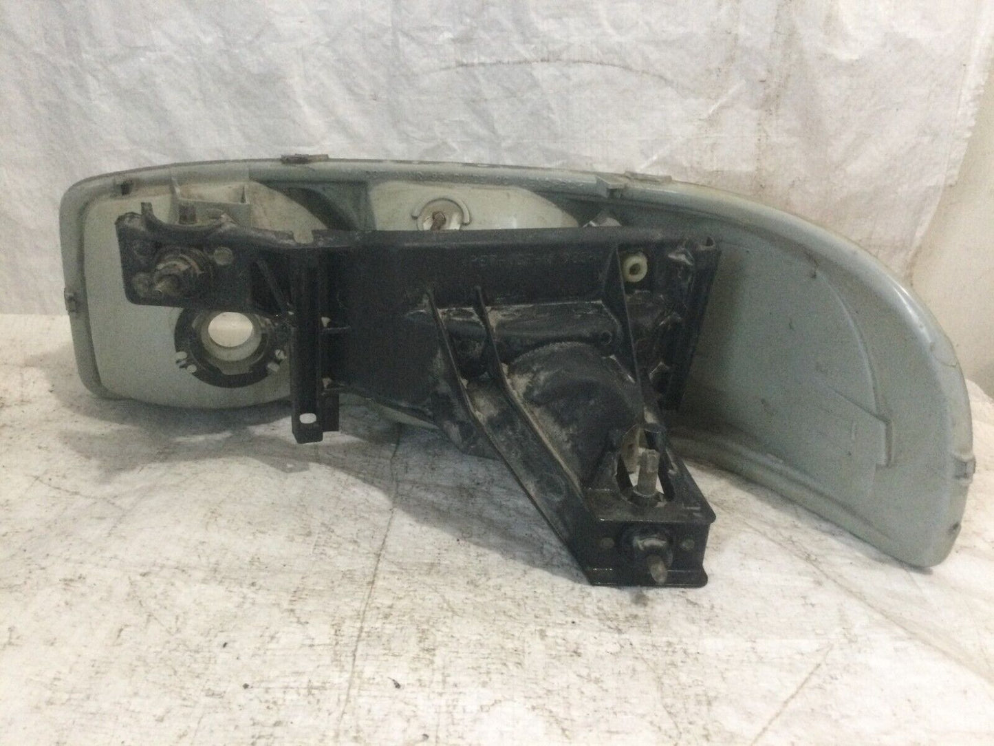 2002 GMC Sierra 1500 Headlight Assembly Right Passenger Side GM 16524544 OEM