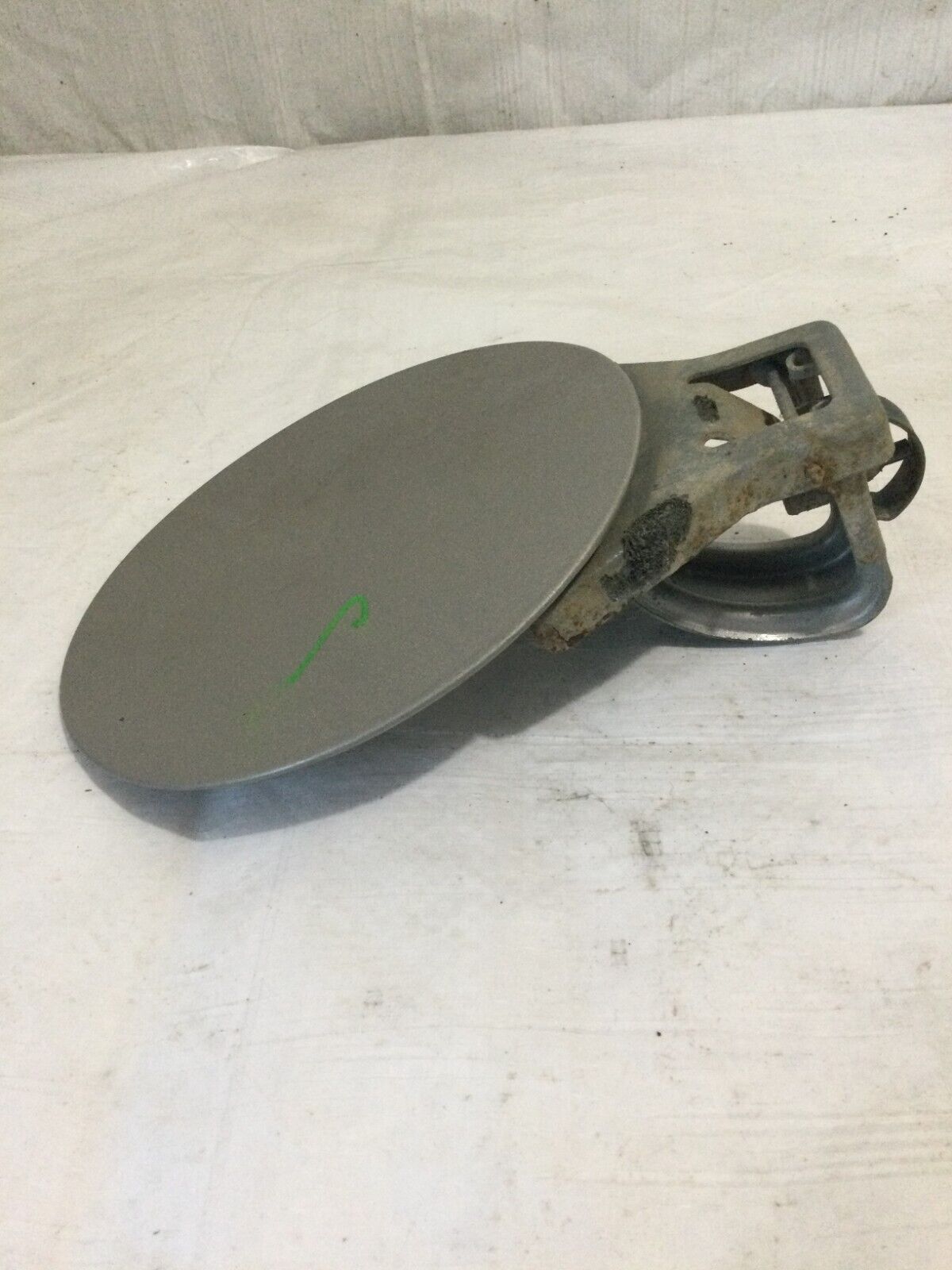 2007-2010  Cadillac Escalade ESV  Fuel Tank Door  734VZ268 OEM