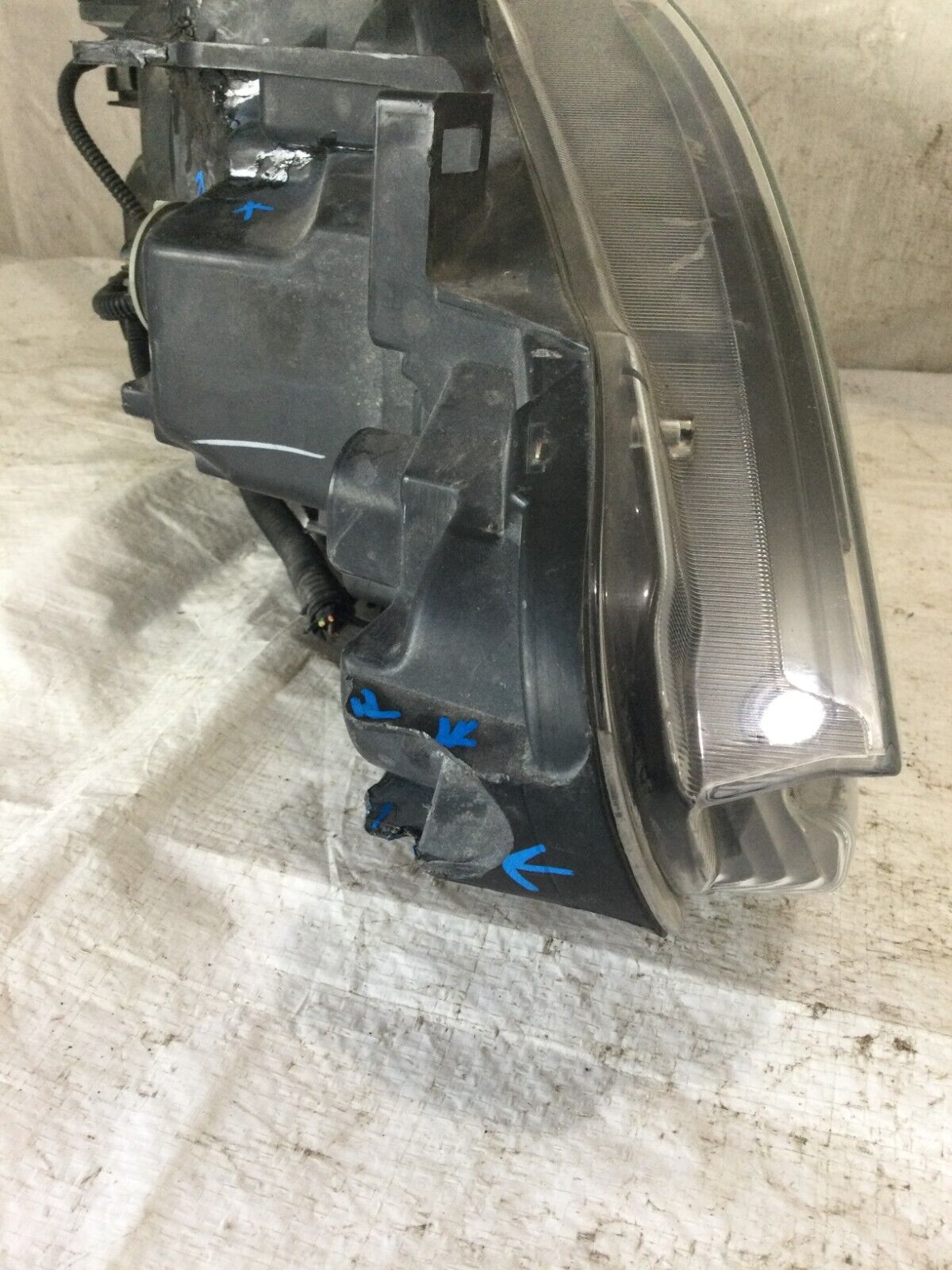 2017 Nissan Sentra Halogen Headlight Left Driver Side OEM LH ( DAMAGED )