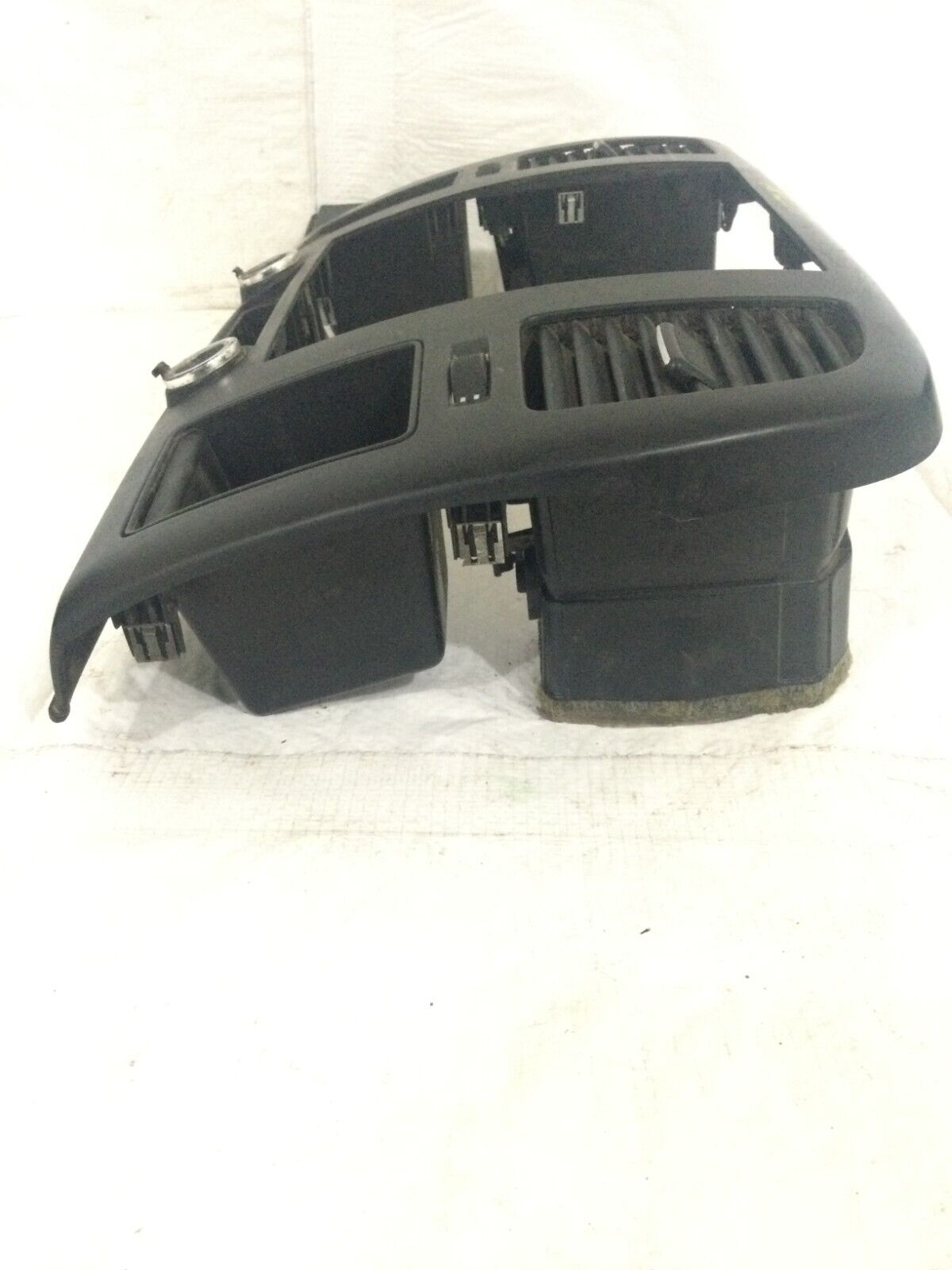 2007 - 2011 GMC Sierra 2500HD Center Dash Radio Bezel  Vents 25783265 OEM