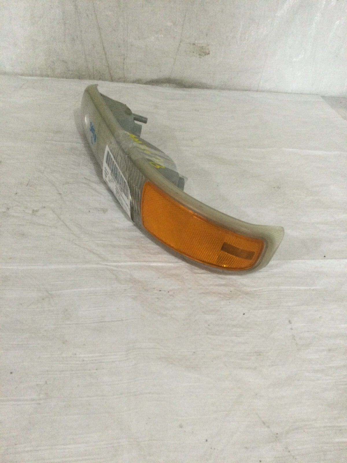 2001 Chevrolet Silverado 2500 LH Driver Front Turn Signal Running Light Lamp OEM