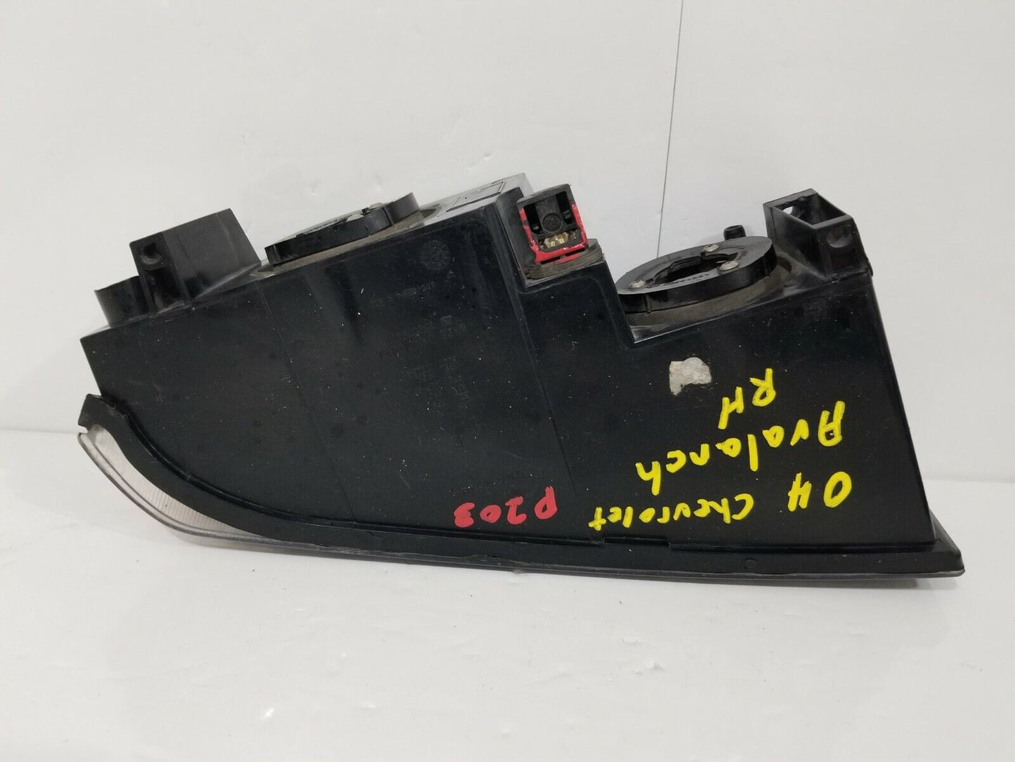 2004 Chevrolet Avalanche 1500 Right Passenger Side Headlight OEM RH