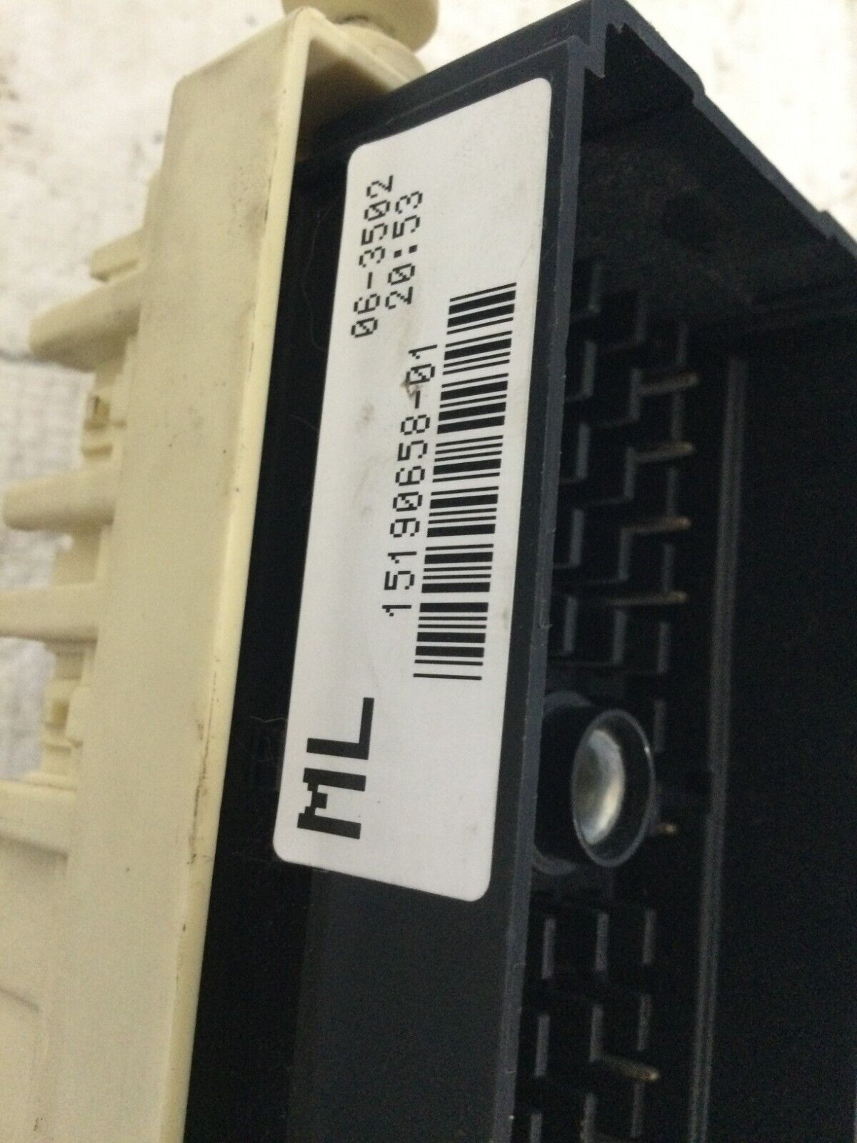 2003-2006 Cadillac Escalade EXT Under Dash Junction Fuse Block 15190658 OEM