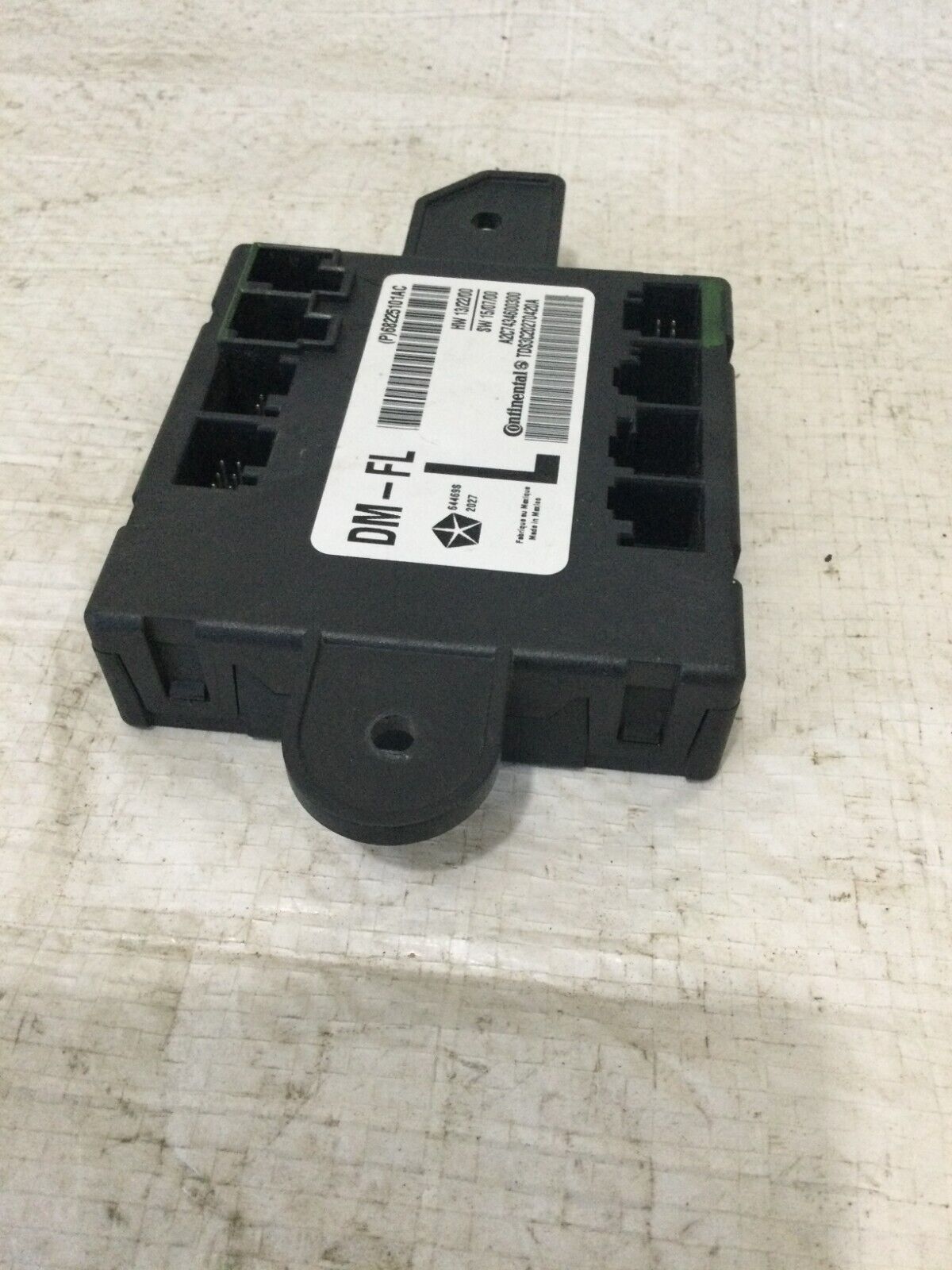 2018 RAM 1500  Front Left Side   Door Control  Module P68225101AC OEM