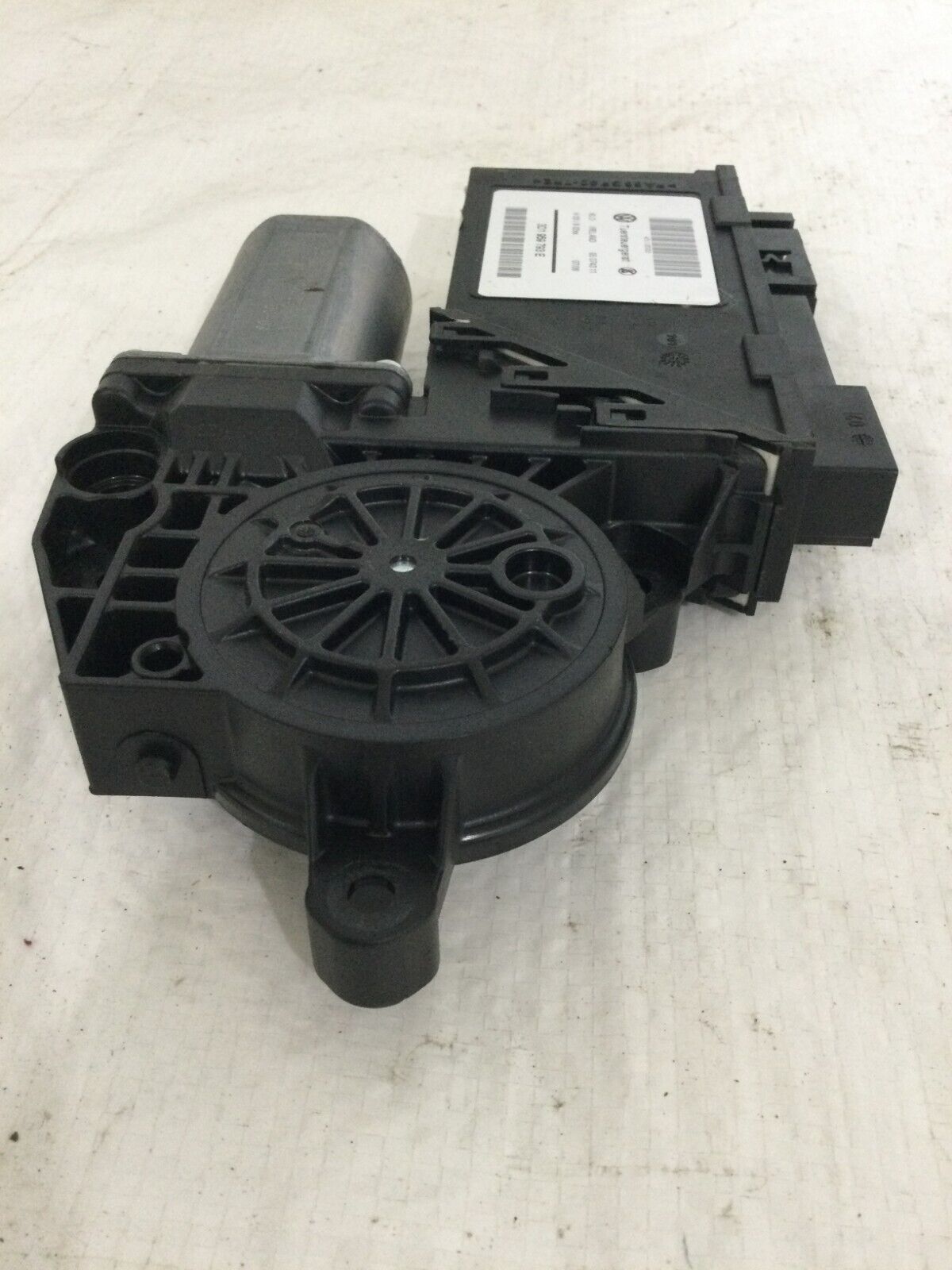 2007 Volkswagen Touareg Driver Front Left Window  Regulator Motor OEM 3D1959793E
