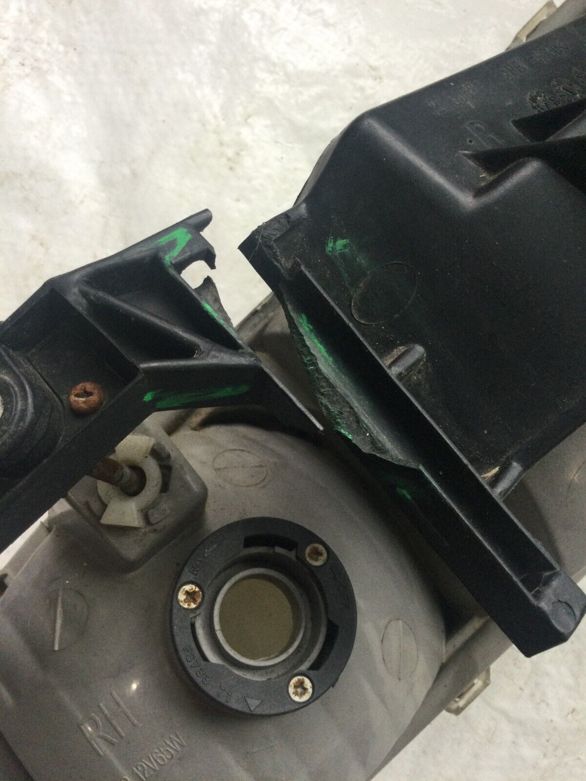 2002 GMC Sierra 1500 Headlight Right Passenger Side OEM RH