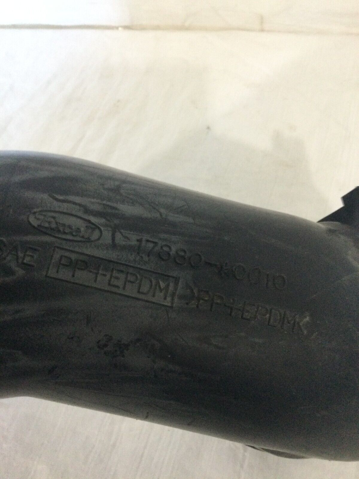 2005-2006 Toyota Tundra 4.7L Air Cleaner Tube Duct OEM 17880-A0010