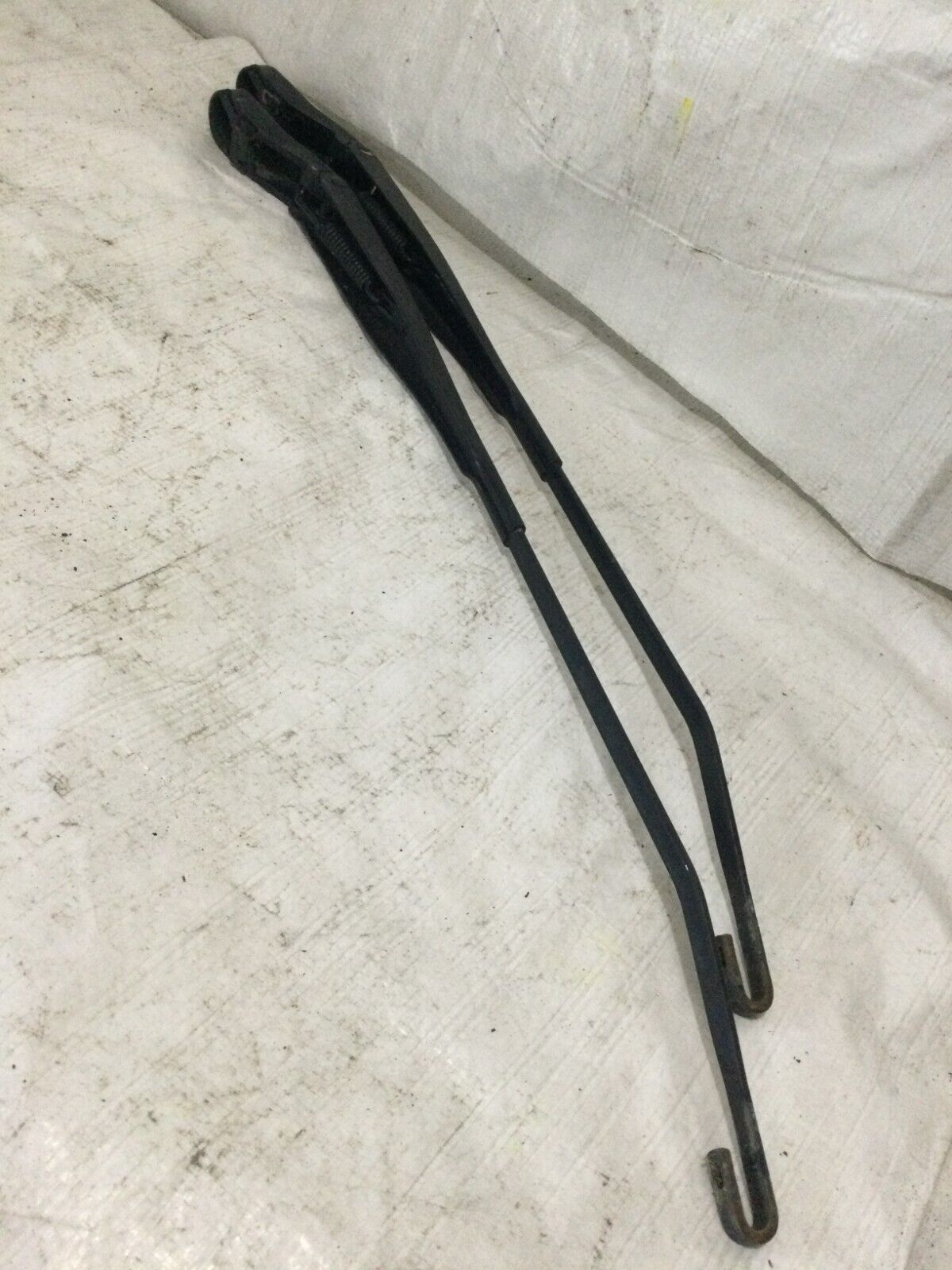 2003-2005 Dodge Ram 1500 Front Wiper Arm Set OEM