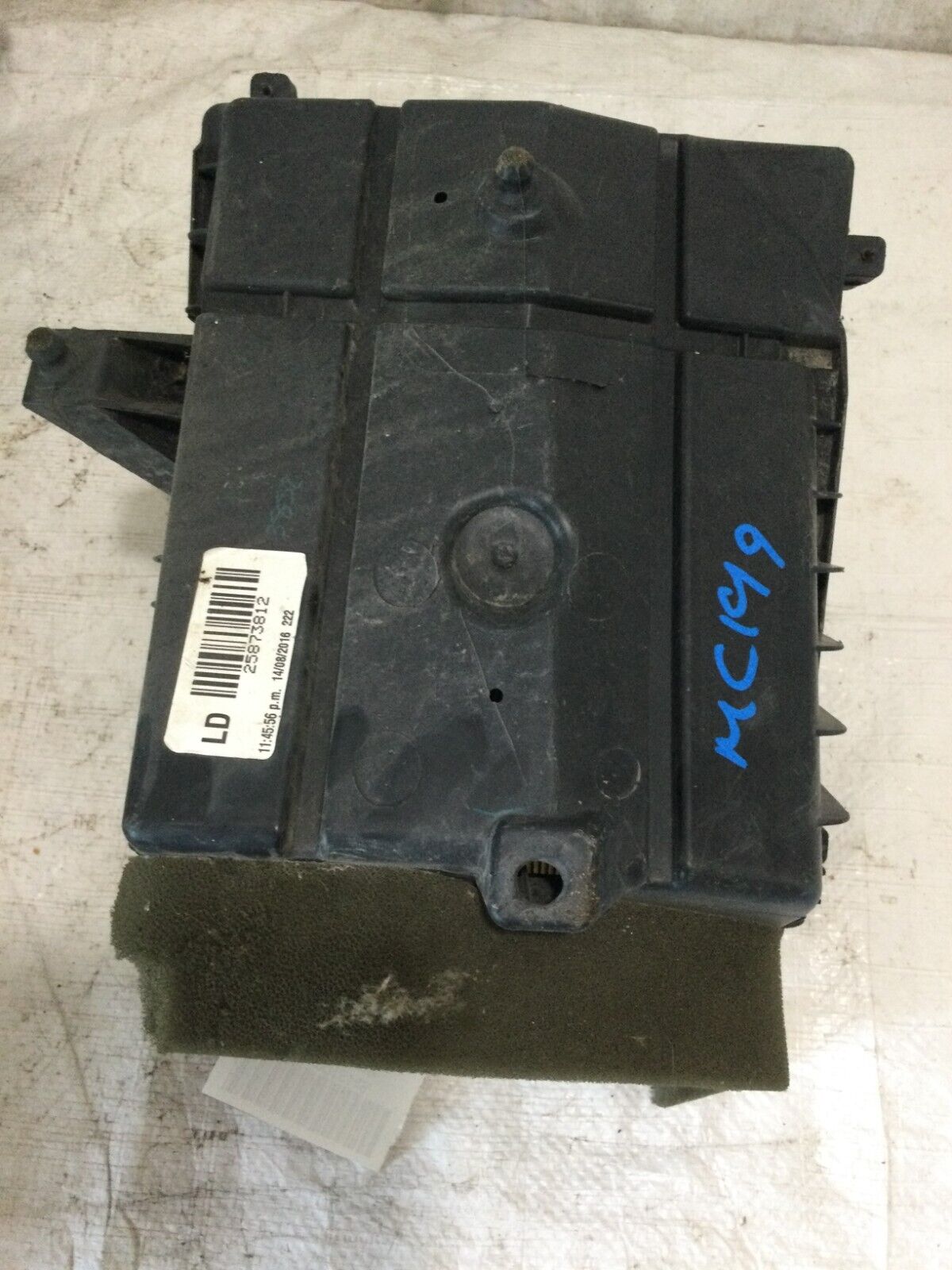 2007 Chevrolet Silverado 1500 Engine Air Cleaner Filter Box  25873812 OEM