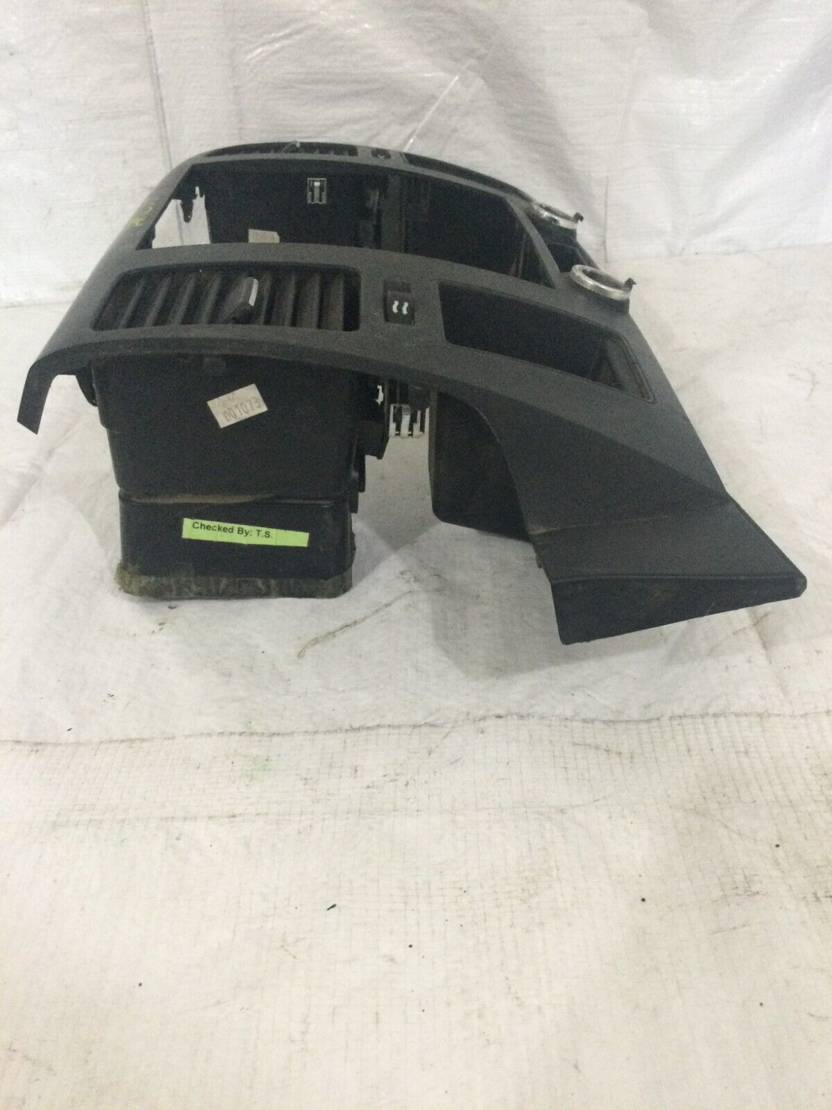 2007 - 2011 GMC Sierra 2500HD Center Dash Radio Bezel  Vents 25783265 OEM