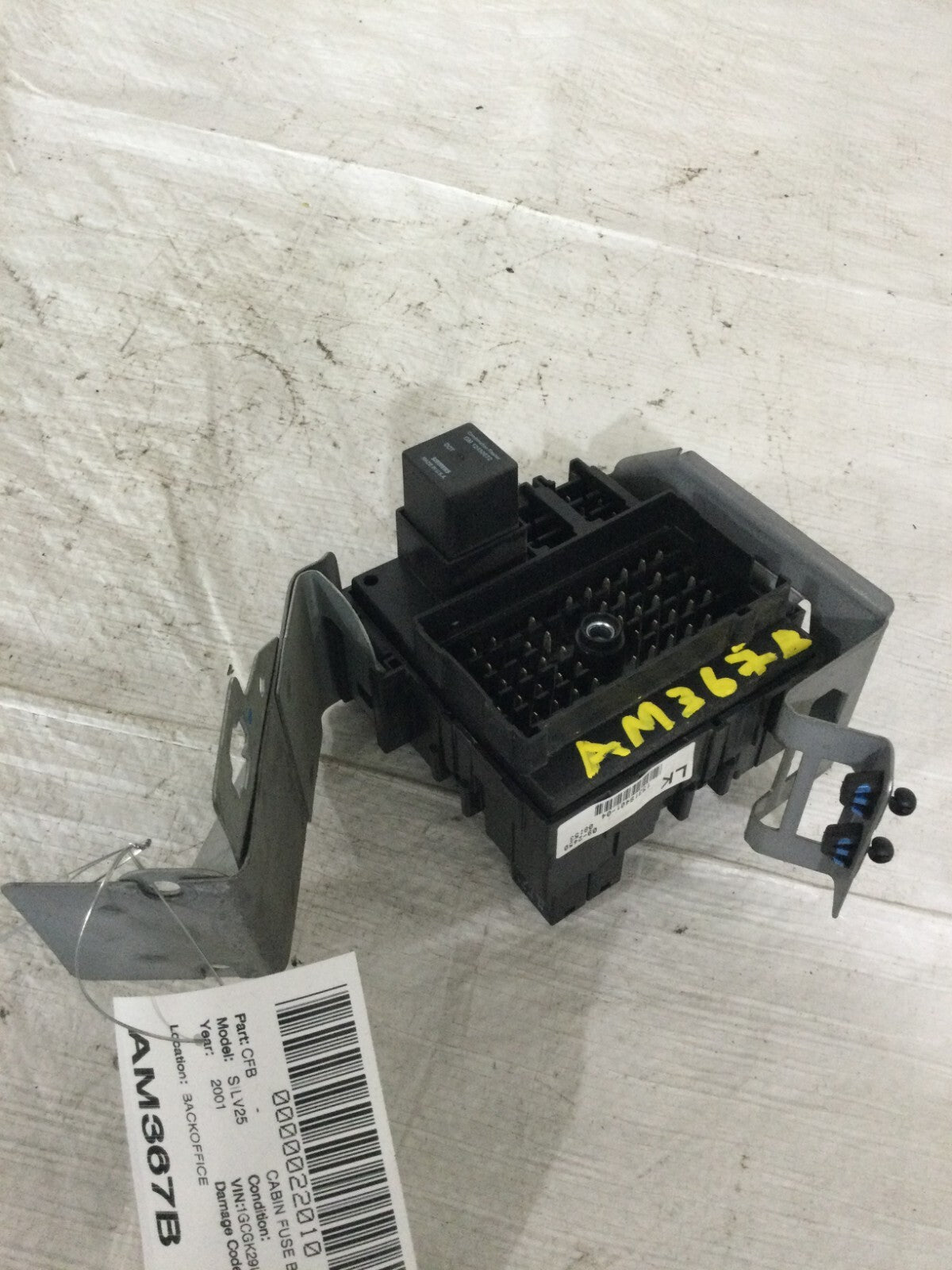 2001 Chevrolet Silverado 2500 Cabin Fuse Box OEM