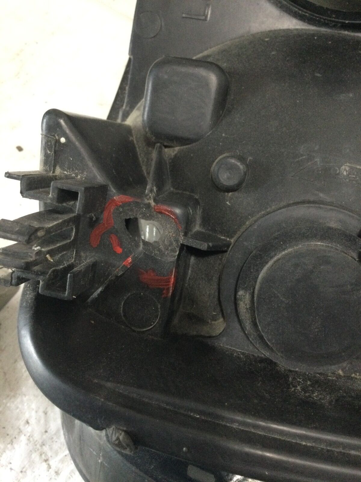 2004 Dodge Ram 1500 Black Headlight Left Driver Side OEM ( DAMAGE TAB )