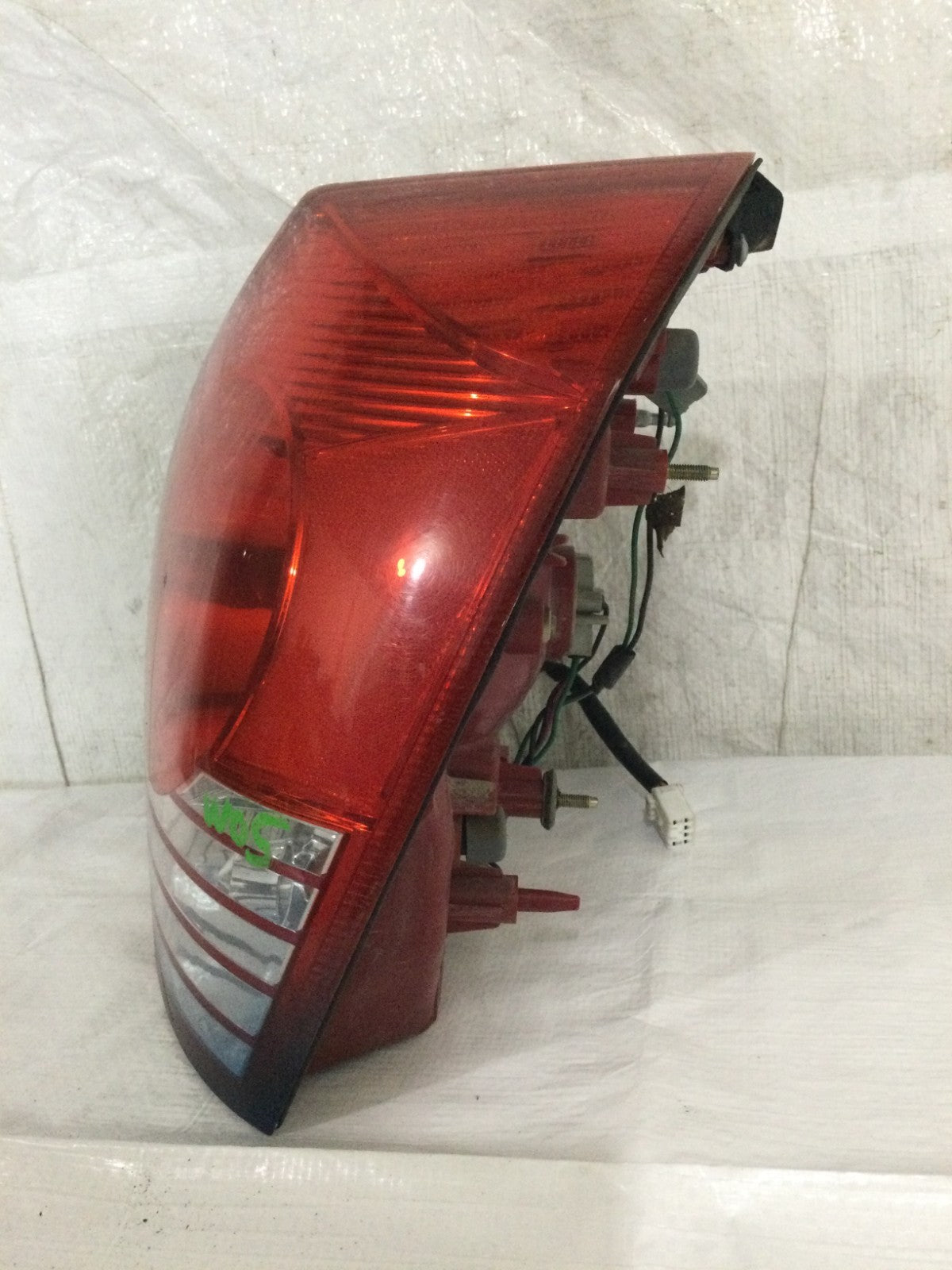 2004-2006 Hyundai Elantra Passenger Side Tail Light Assembly OEM