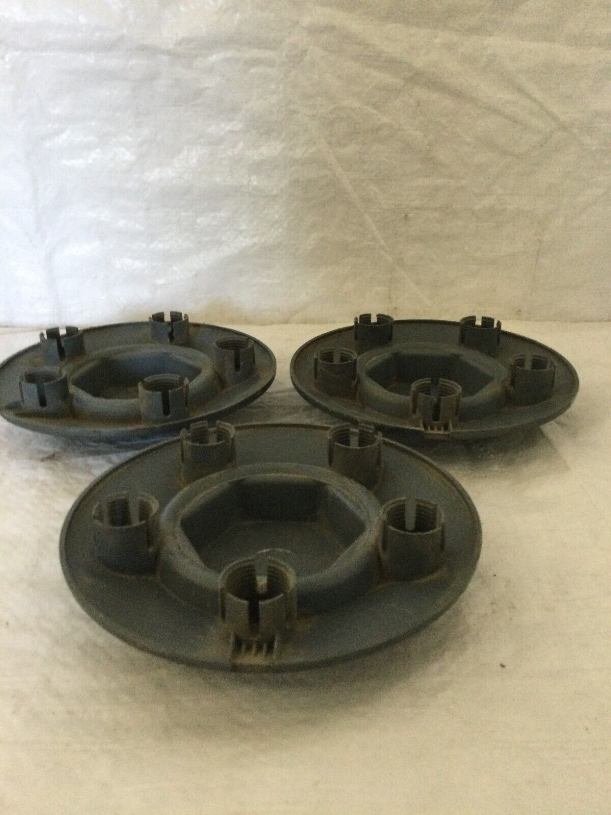 GMC 15998644 wheel center caps Jimmy Sonoma S15 OEM