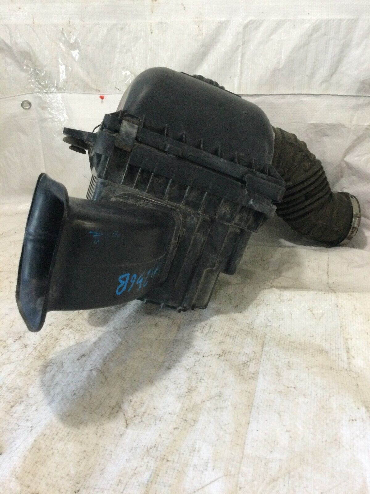 2005 Dodge Ram 1500 Air Cleaner Filter Box Assembly OEM