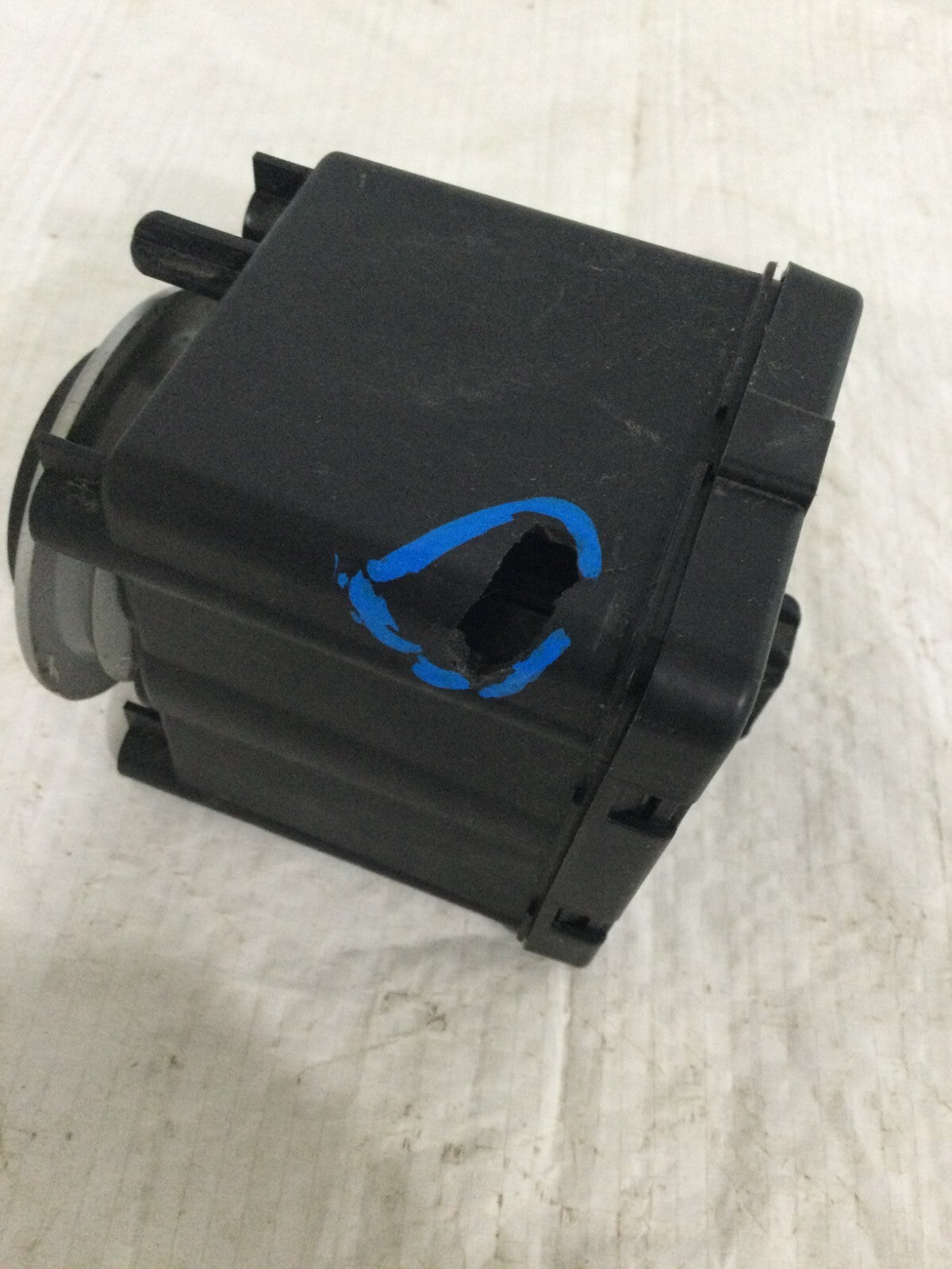 2019 Ram 1500 Ignition Switch Module NO Key Receiver Node P68271986AC ( DAMAGED)