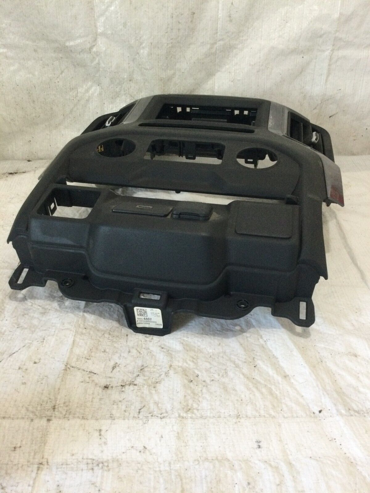 2019-2021 Chevrolet Silverado 1500 Dash Radio Trim Bezel OEM 84054807