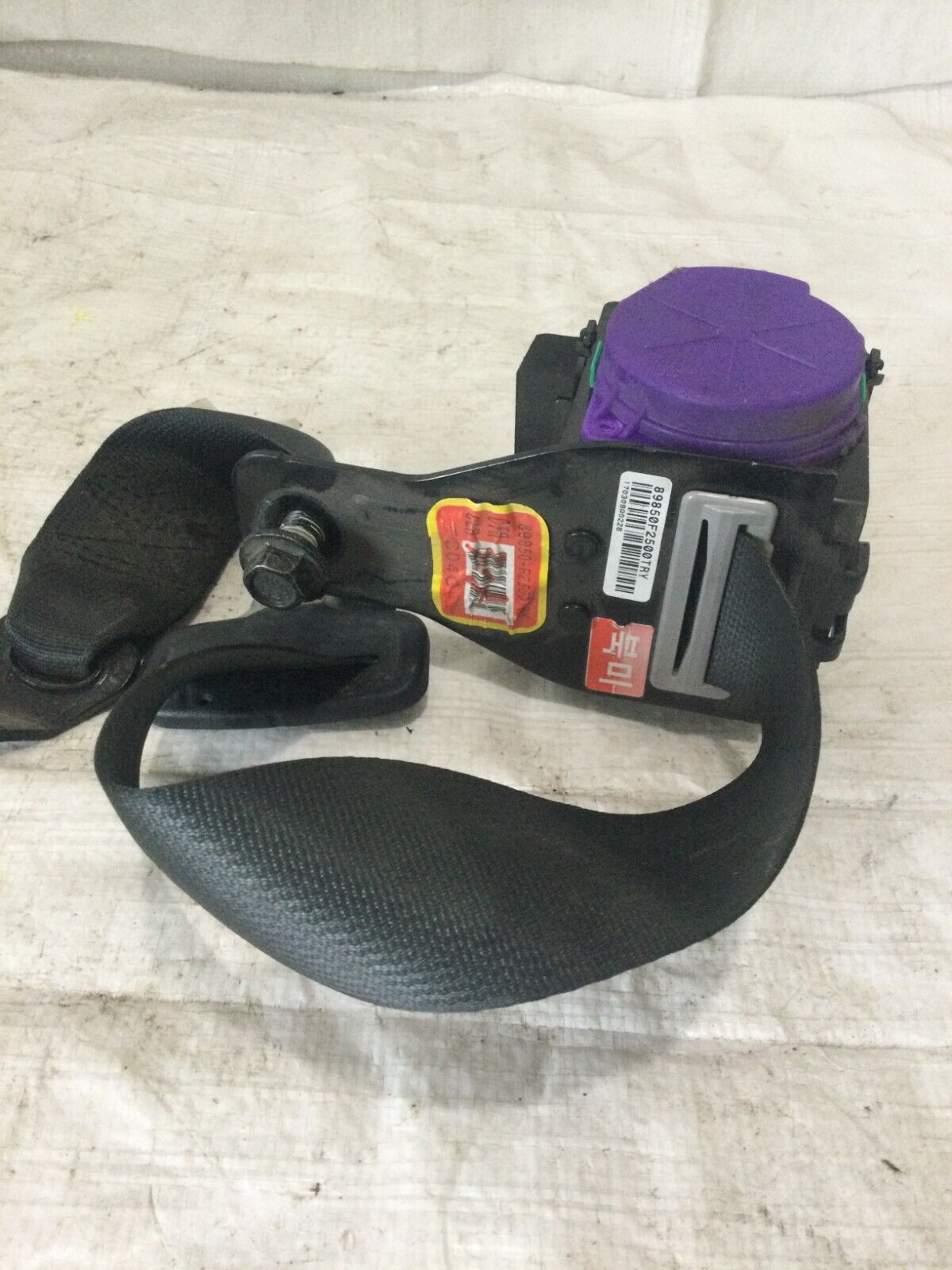 2017 Hyundai Elantra  Rear Right  Center Seat Belt Retractor OEM