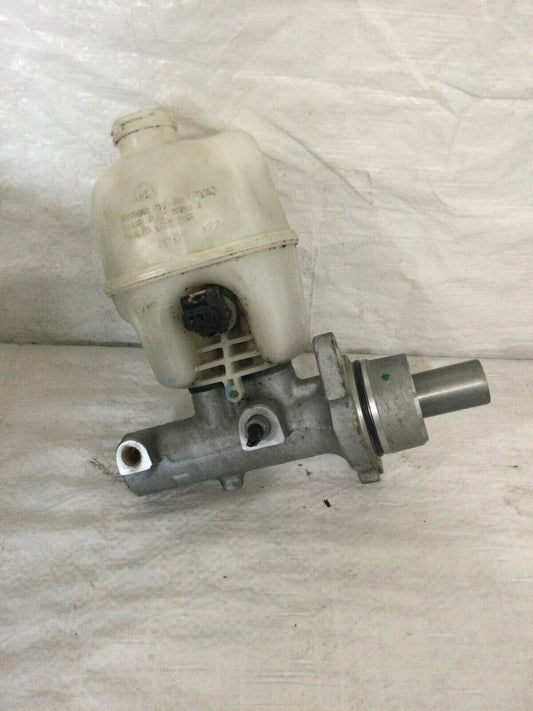 2009-2010 Dodge Ram 1500 Master Brake Cylinder W/ Reservoir OEM 32067086 5.7L