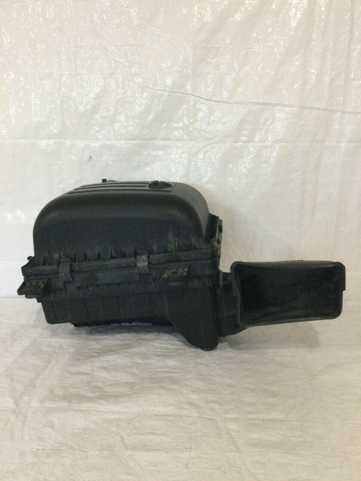 2005 Dodge Ram 2500 Air Cleaner Filter Box Assembly OEM 53032670AB 5.7L