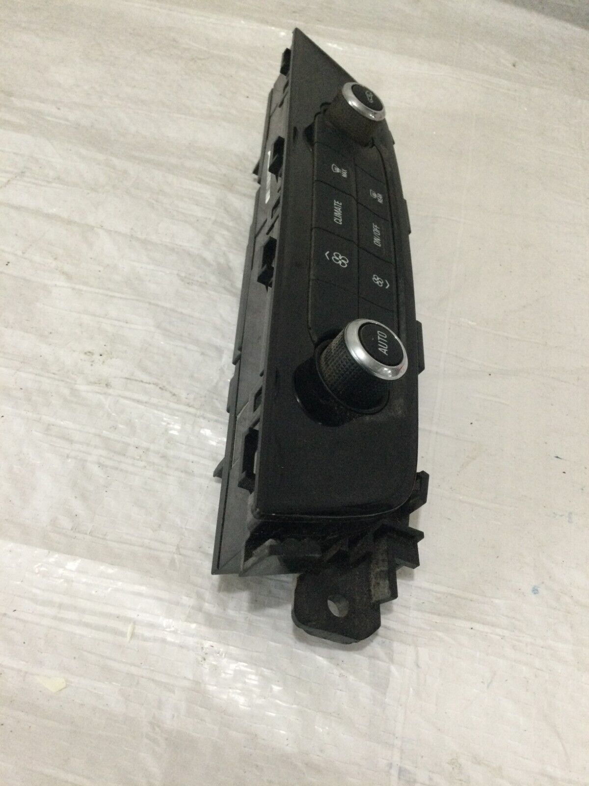 2018-2020 Buick Regal Preferred II A/C Heater Control OEM 39177120
