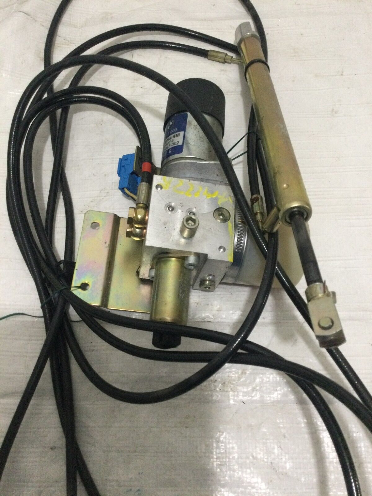 2004 BMW 745I Rear Trunk Lid Hydaulic Pump Actuator Motor 7015009 OEM