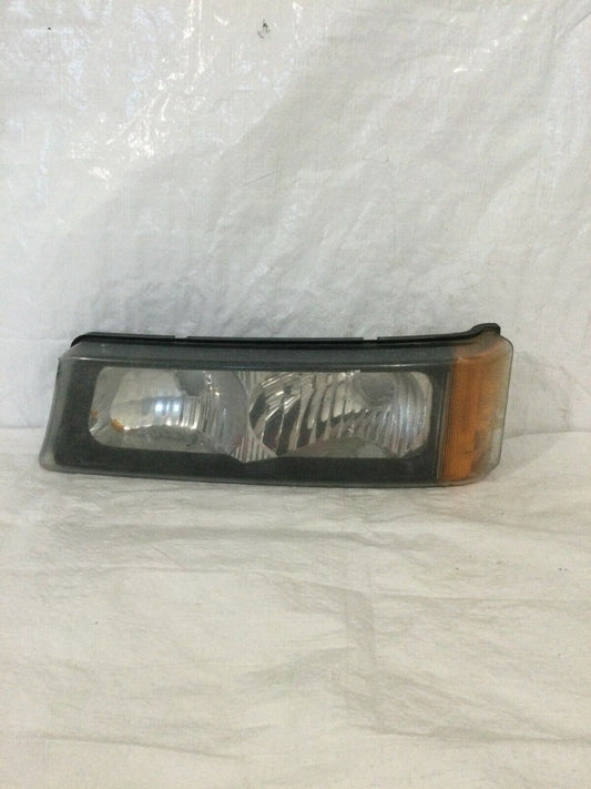 2006 Chevy Silverado 2500HD Left Corner Light OEM 15199556