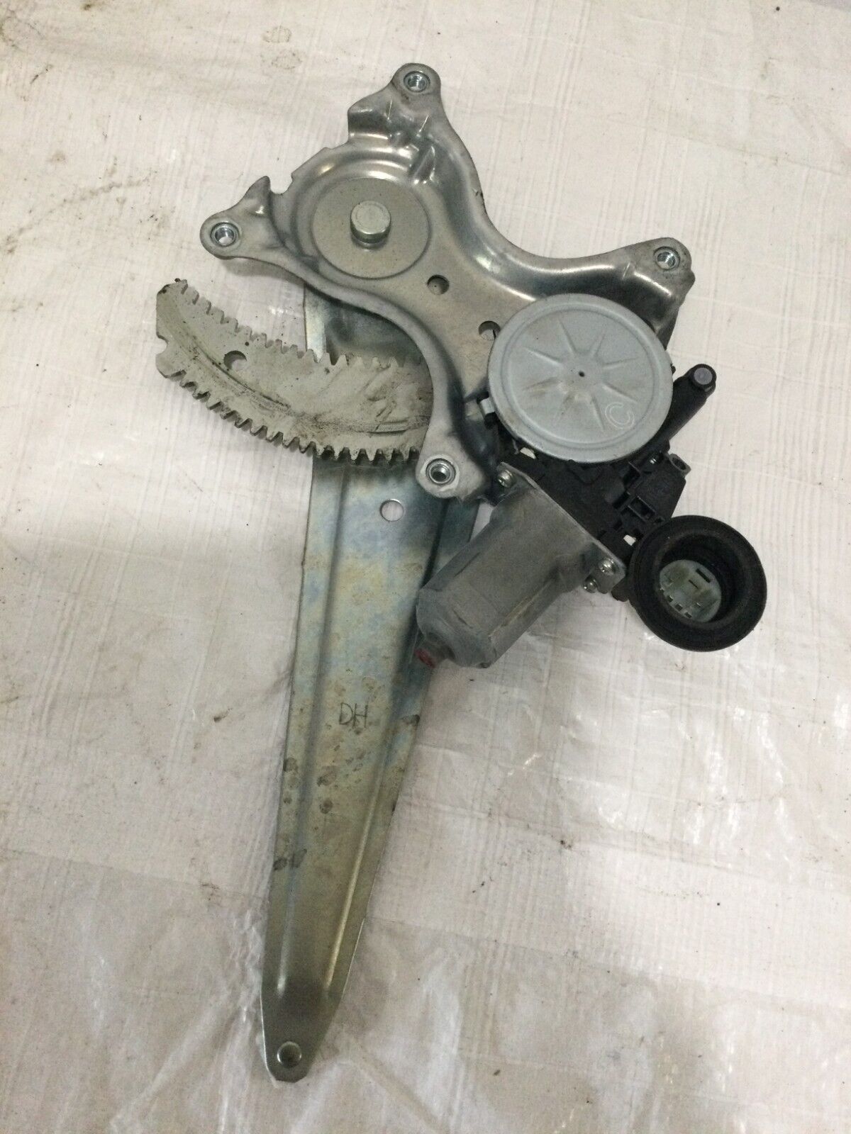2018 Toyota RAV4 Hybrid Rear left Side Cargo Regulator OEM