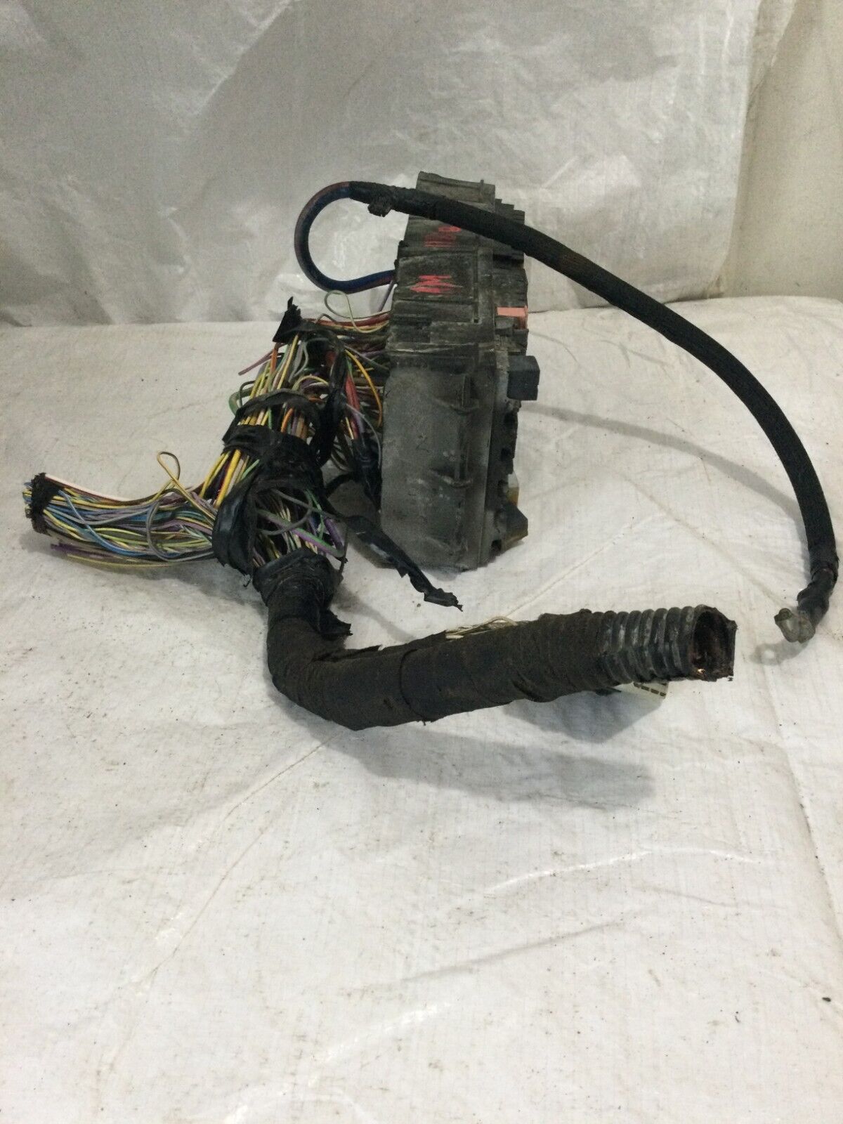 2017-2019 Ford Taurus 3.5L Turbo Engine Bay Fuse Box Relay Module OEM