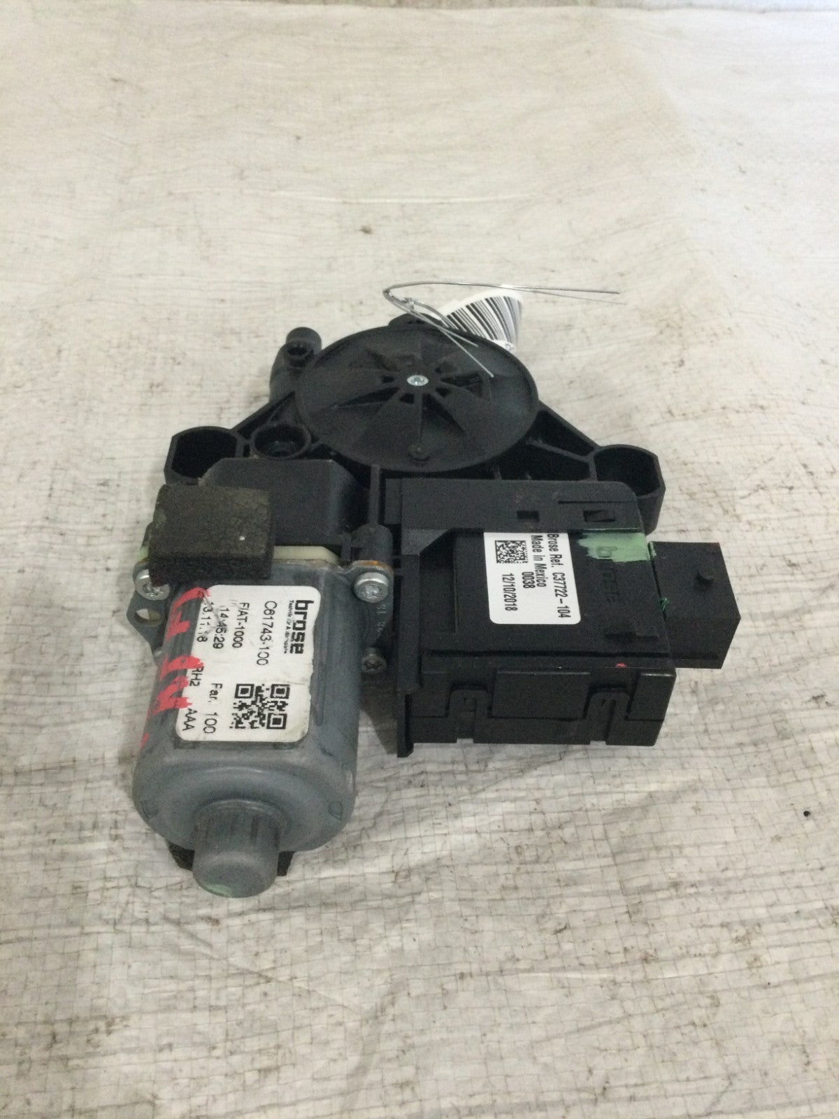 2017-2020 Jeep Compass Passenger Front Right Window Regulator Motor C61743-100
