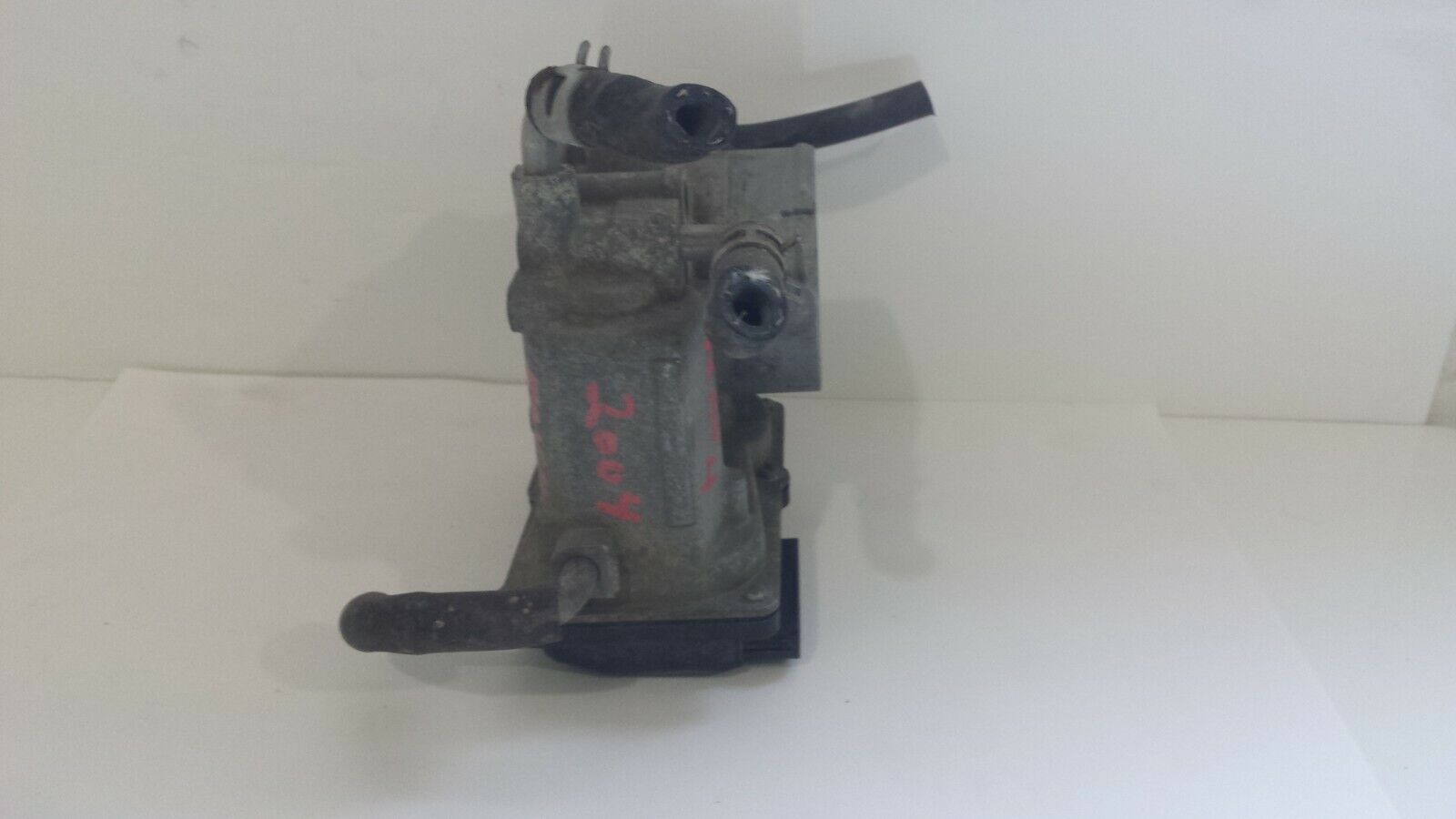 2004 Toyota Rav4 Throttle Body Valve Assembly OEM