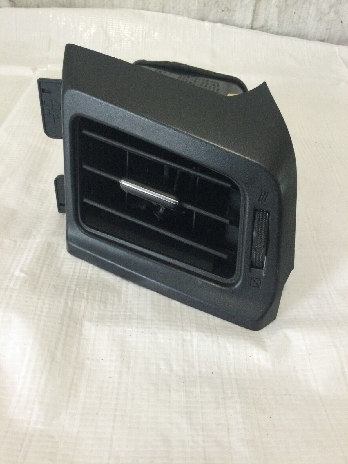 2018 Toyota Rav4 Hybrid Right Center AC Air Vent OEM 55670-42110