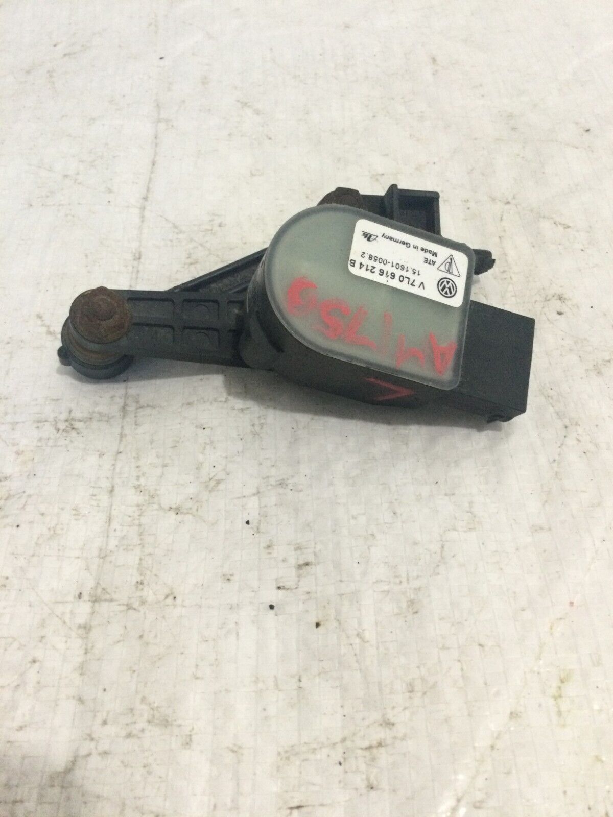 2007 Volkswagen Touareg Front Left Headlight Suspension Leveling Sensor OEM